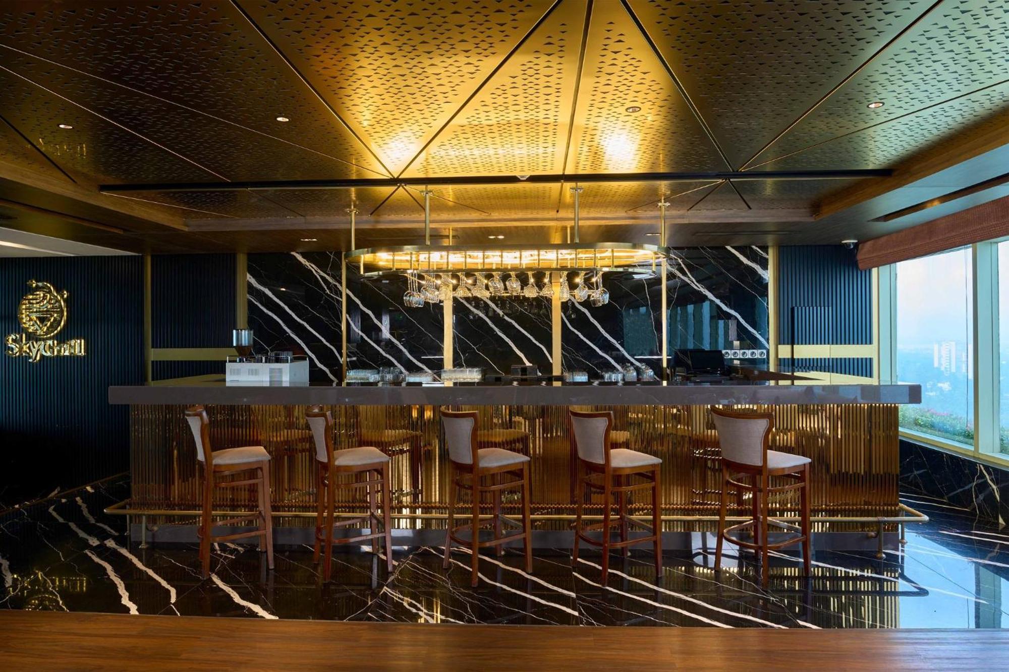 Crowne Plaza By Ihg Hotel
