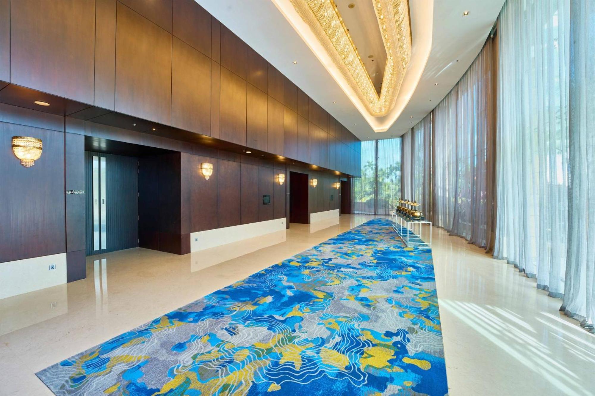 Crowne Plaza By Ihg Hotel 5*