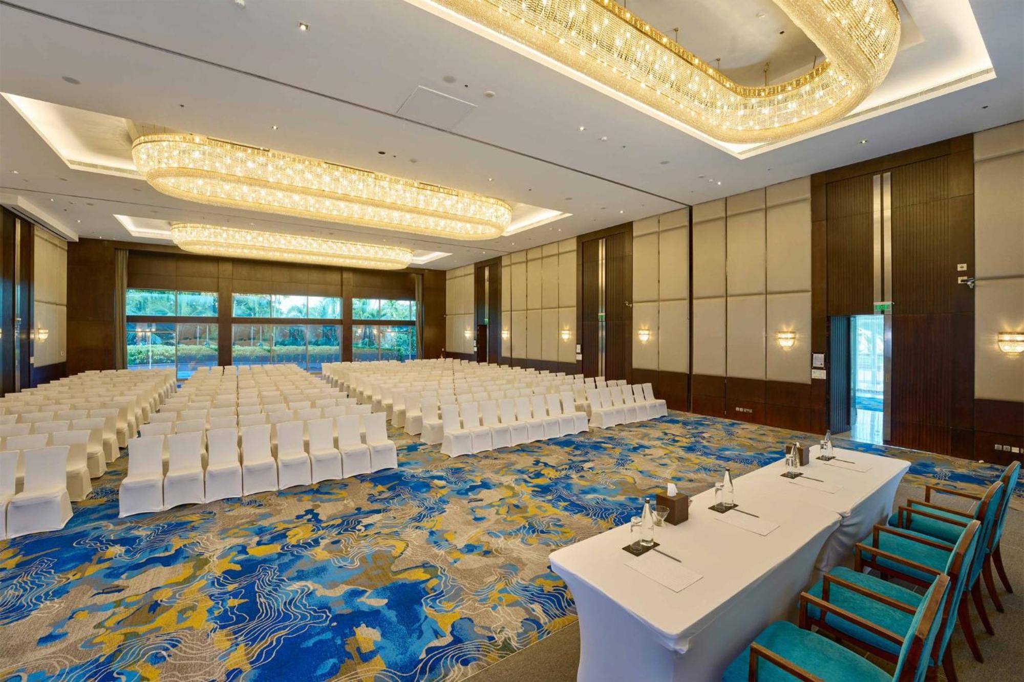 Crowne Plaza By Ihg Hotel