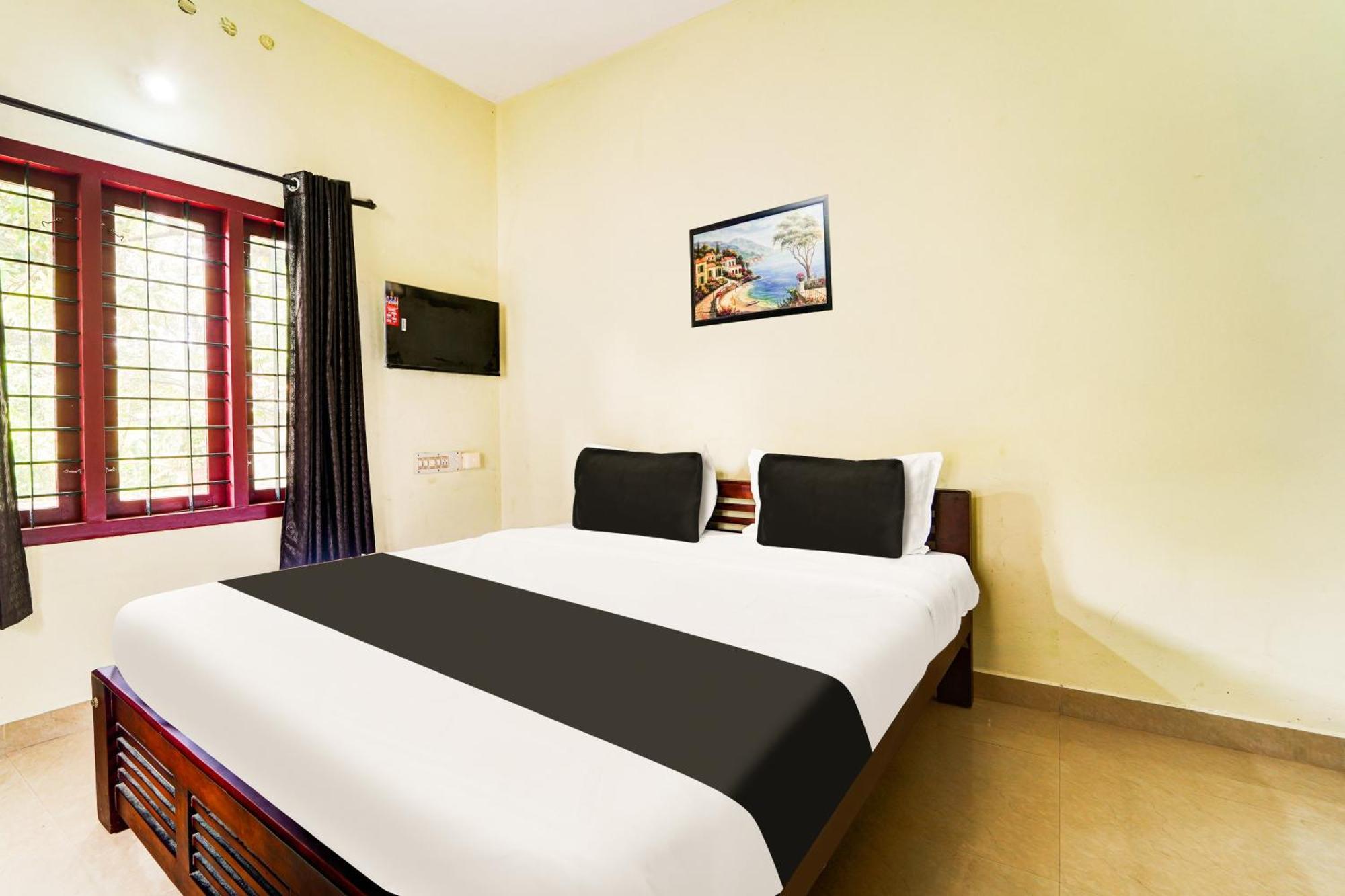 Hotel Super O Nettoor Near Lakeshore Hospital