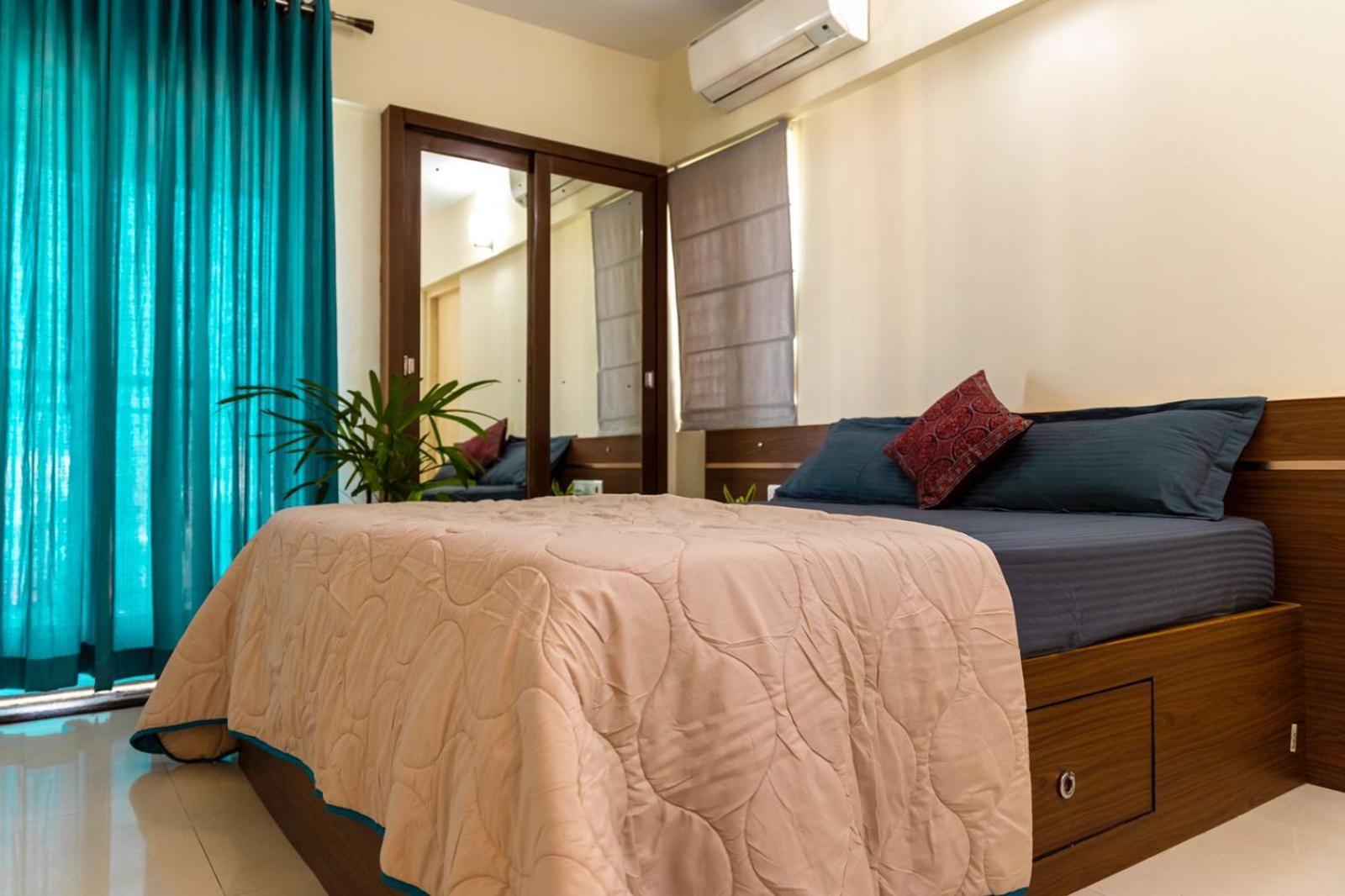 - Serviced In Marine Drive With Garden View - Ernakulam * Kochi