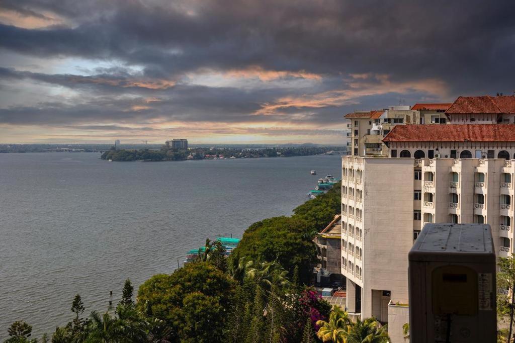 - Serviced In Marine Drive With Garden View - Ernakulam * Kochi