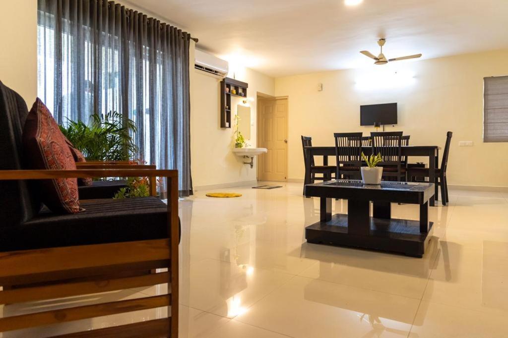 - Serviced In Marine Drive With Garden View - Ernakulam *
