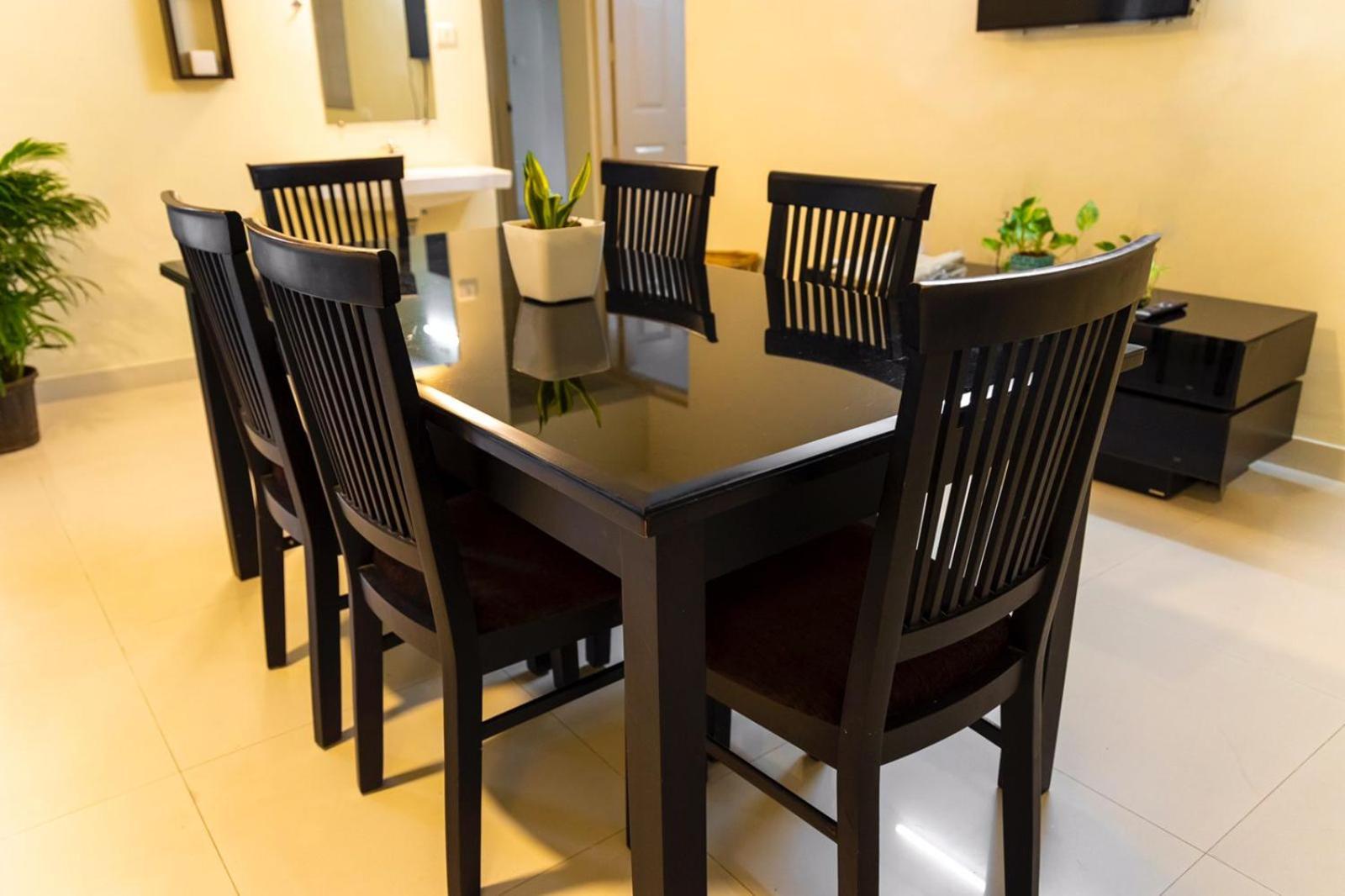 - Serviced In Marine Drive With Garden View - Ernakulam * Kochi