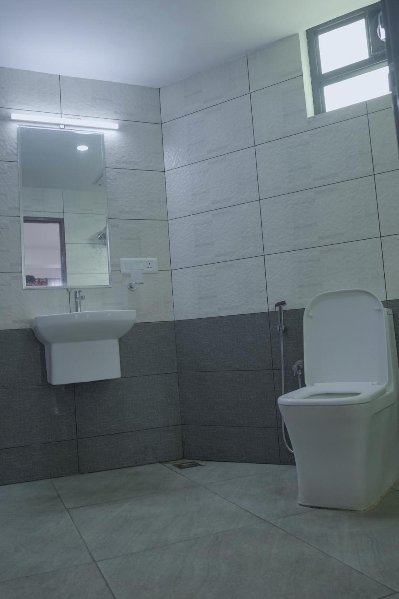 Ghala Premier Residency Hotel *