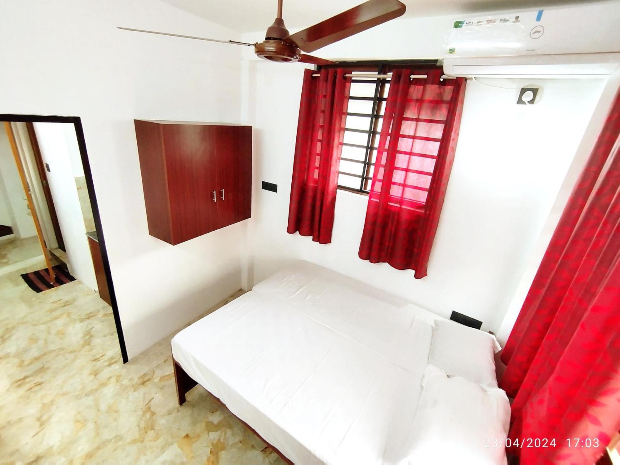 Pleasant Homes 2* Kochi