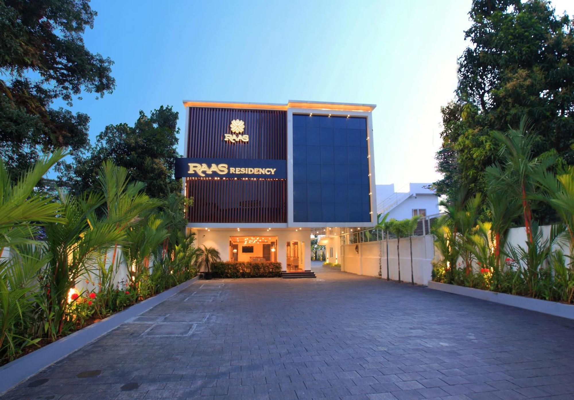 Raas Residency Hotel 4*