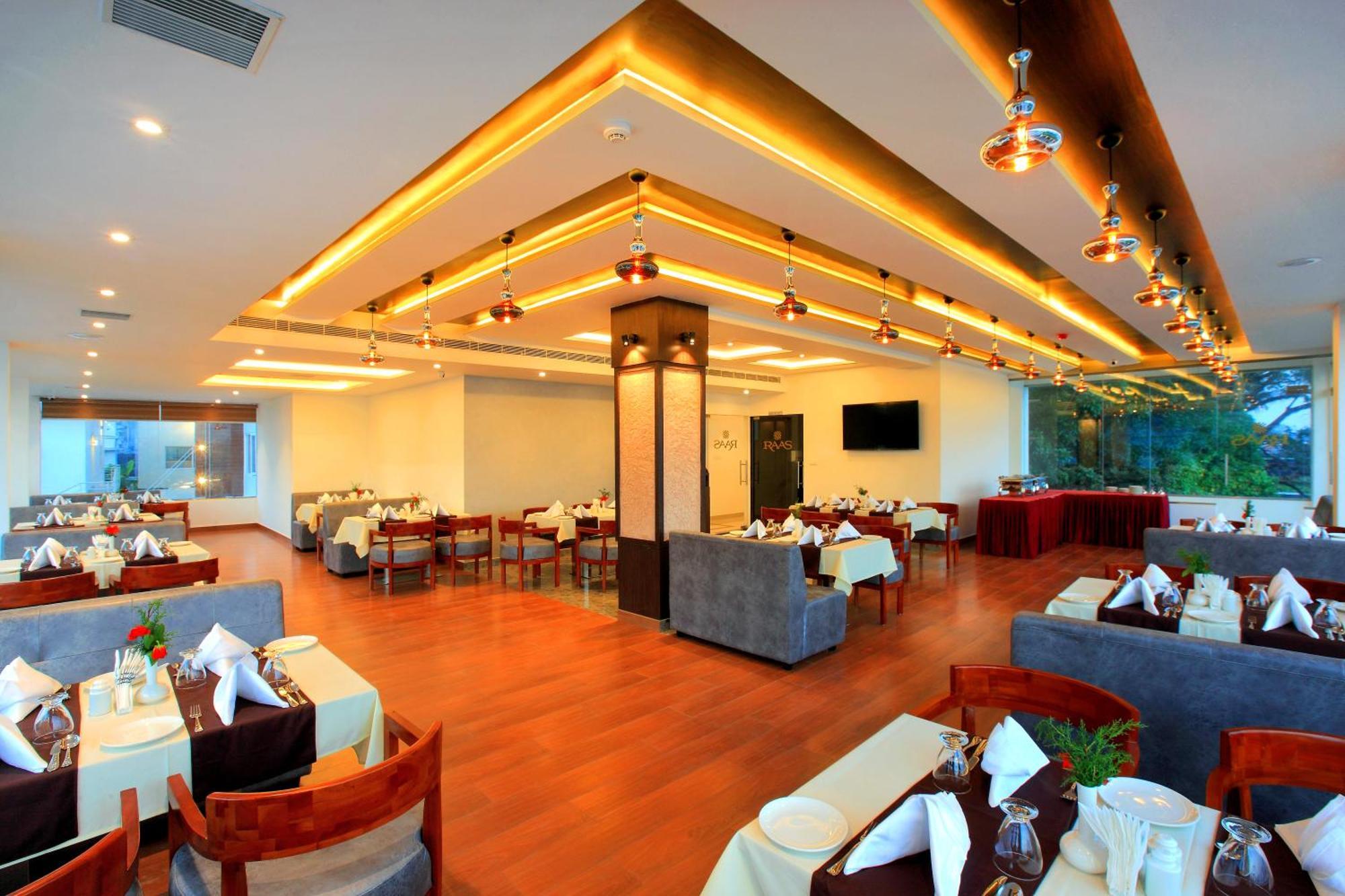 Raas Residency Hotel 4*