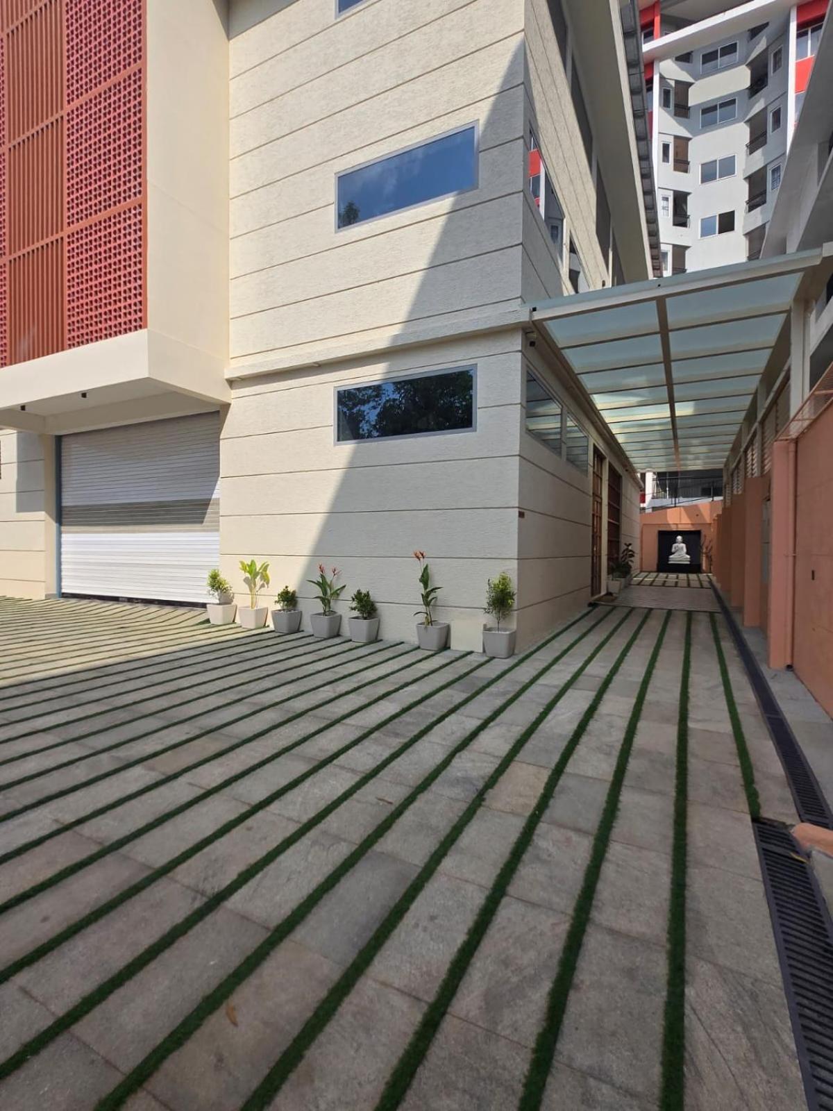 Moonbasa Boutique And Infopark , Kakkanad