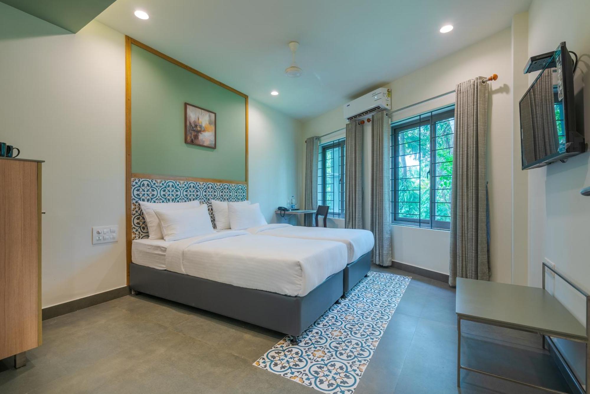 Hotel Aryaas Regent Kochi
