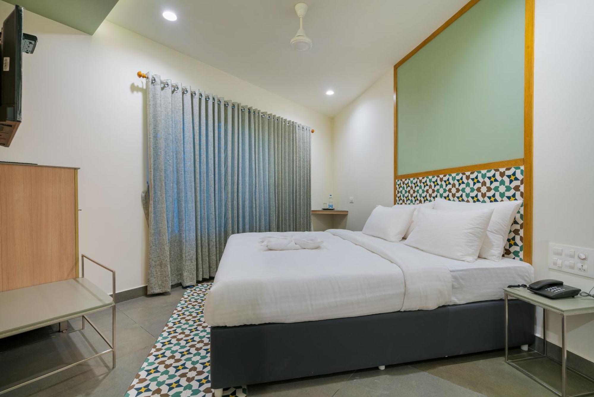 Hotel Aryaas Regent Kochi