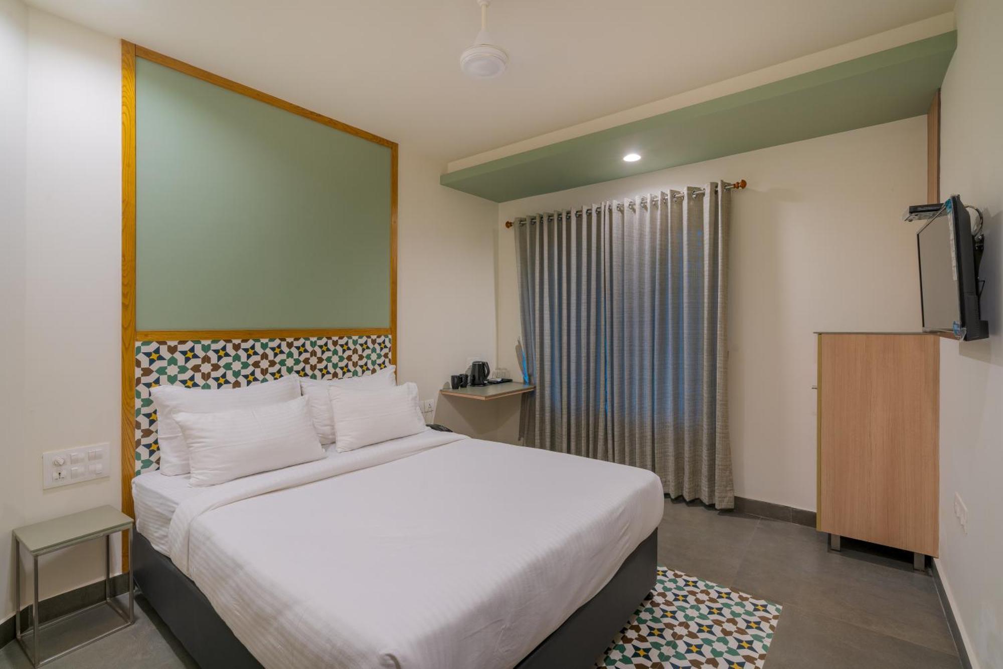 Aryaas Regent Hotel 3*
