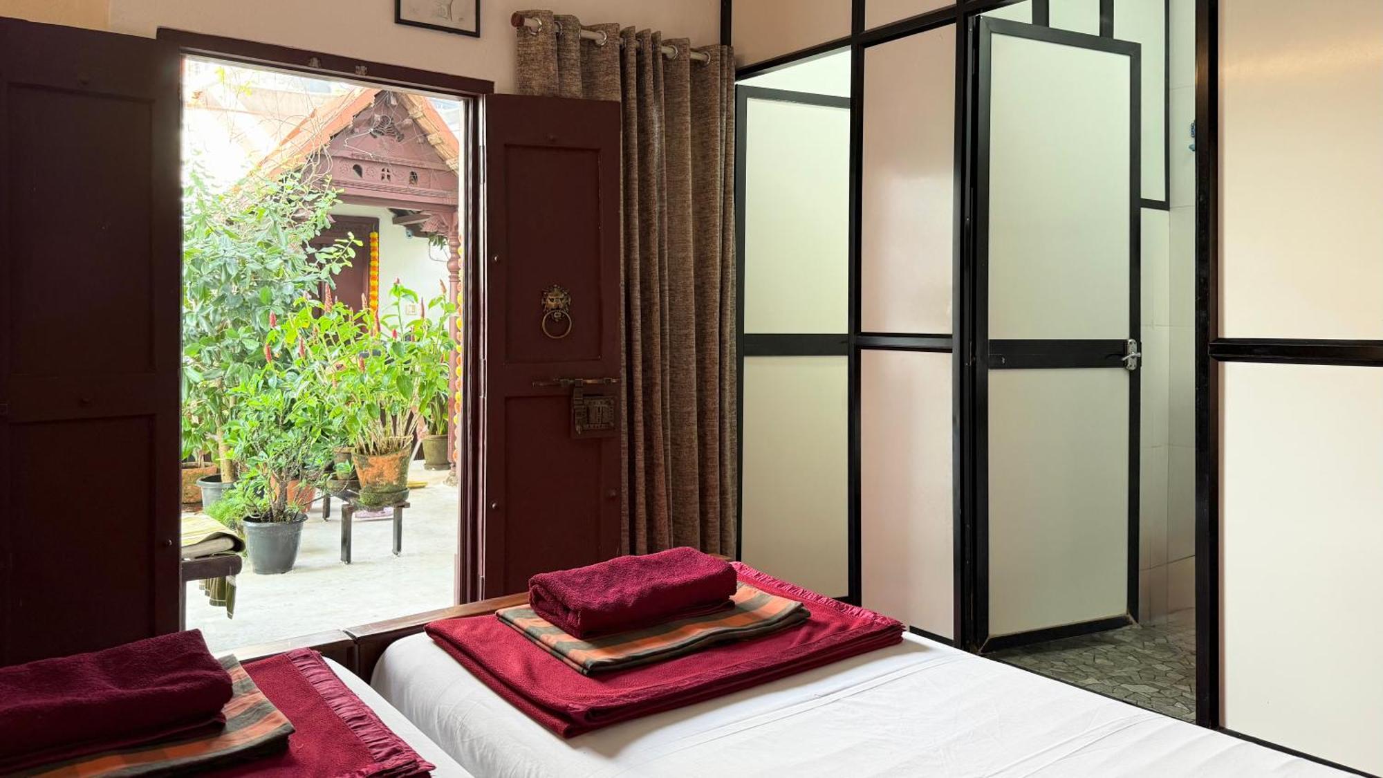 Homestay Reds Residency - *
