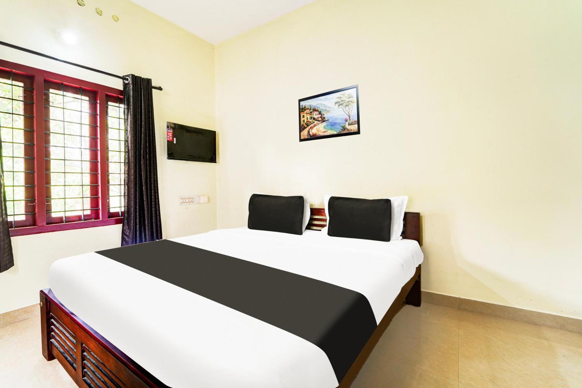 Hotel Super O Nettoor Near Lakeshore Hospital