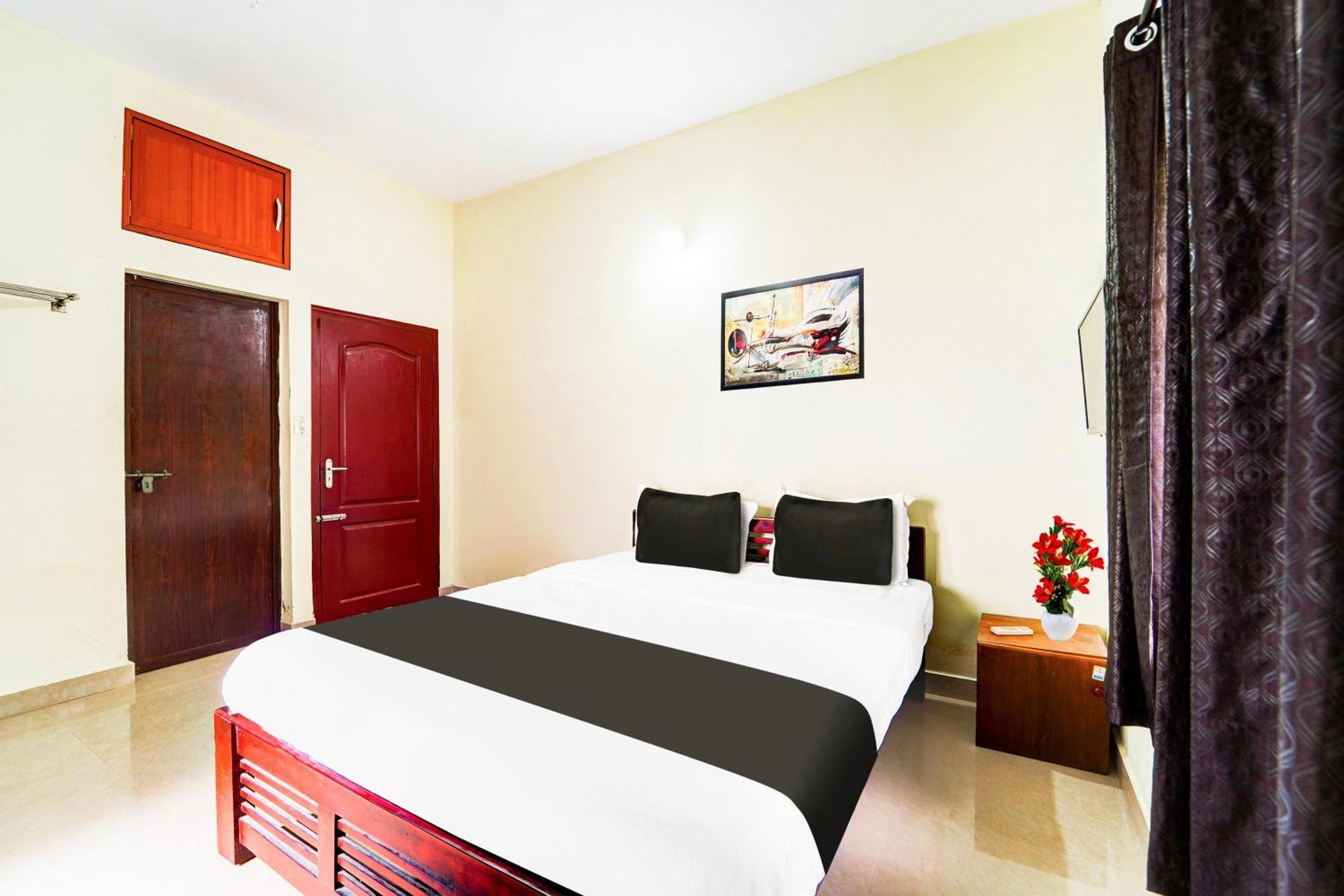 Super O Nettoor Near Lakeshore Hospital Hotel 3*