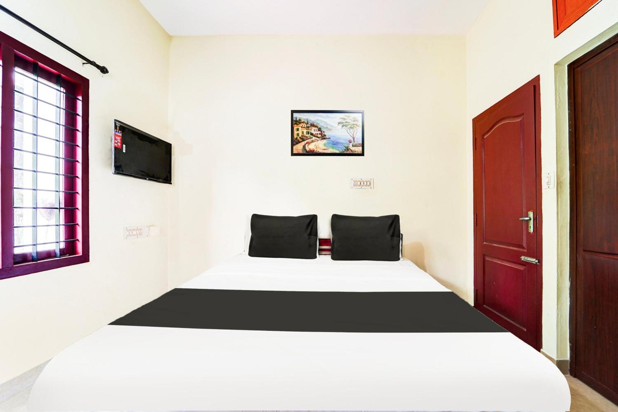 Hotel Super O Nettoor Near Lakeshore Hospital 3*
