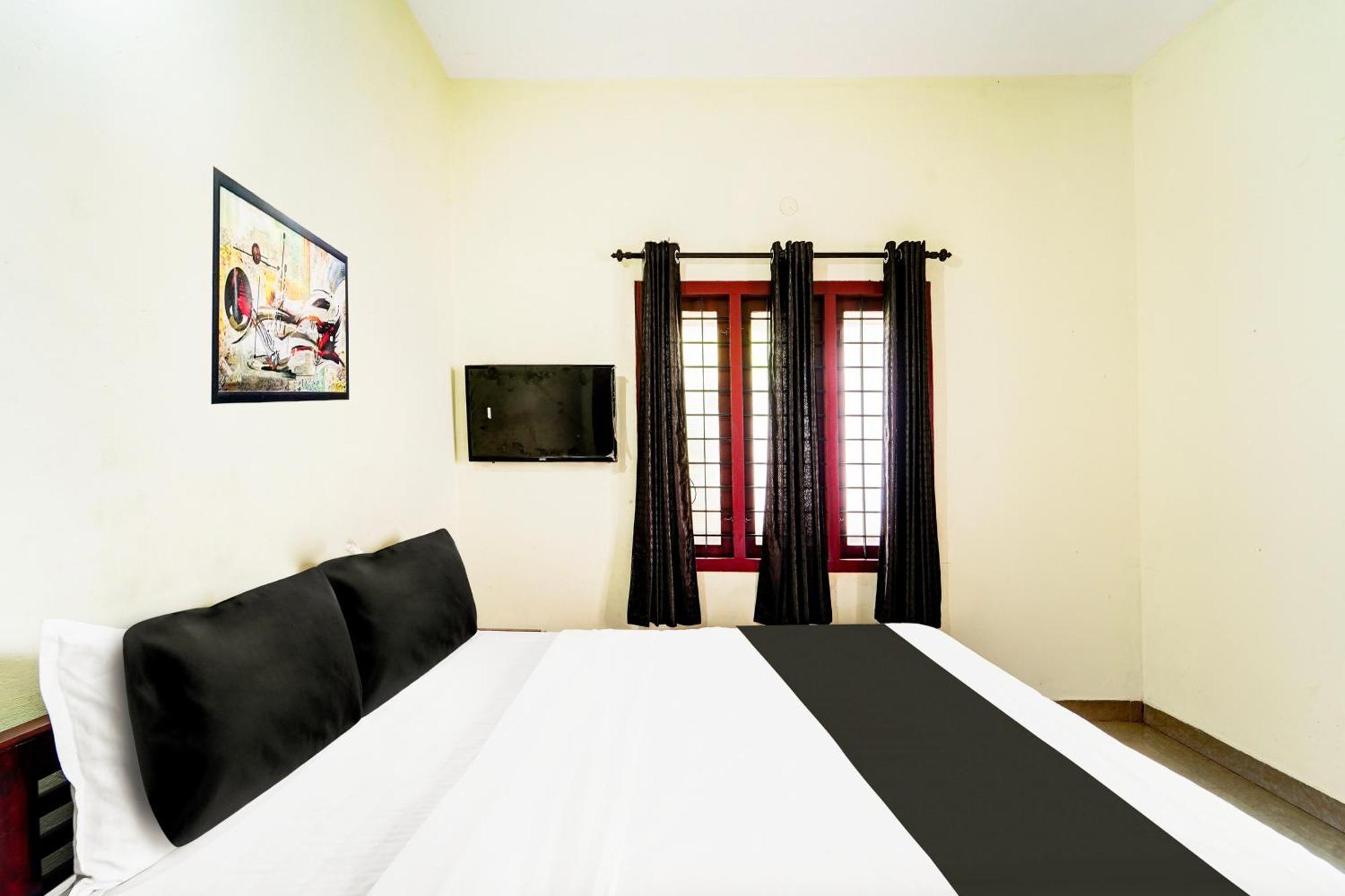 Super O Nettoor Near Lakeshore Hospital 3*