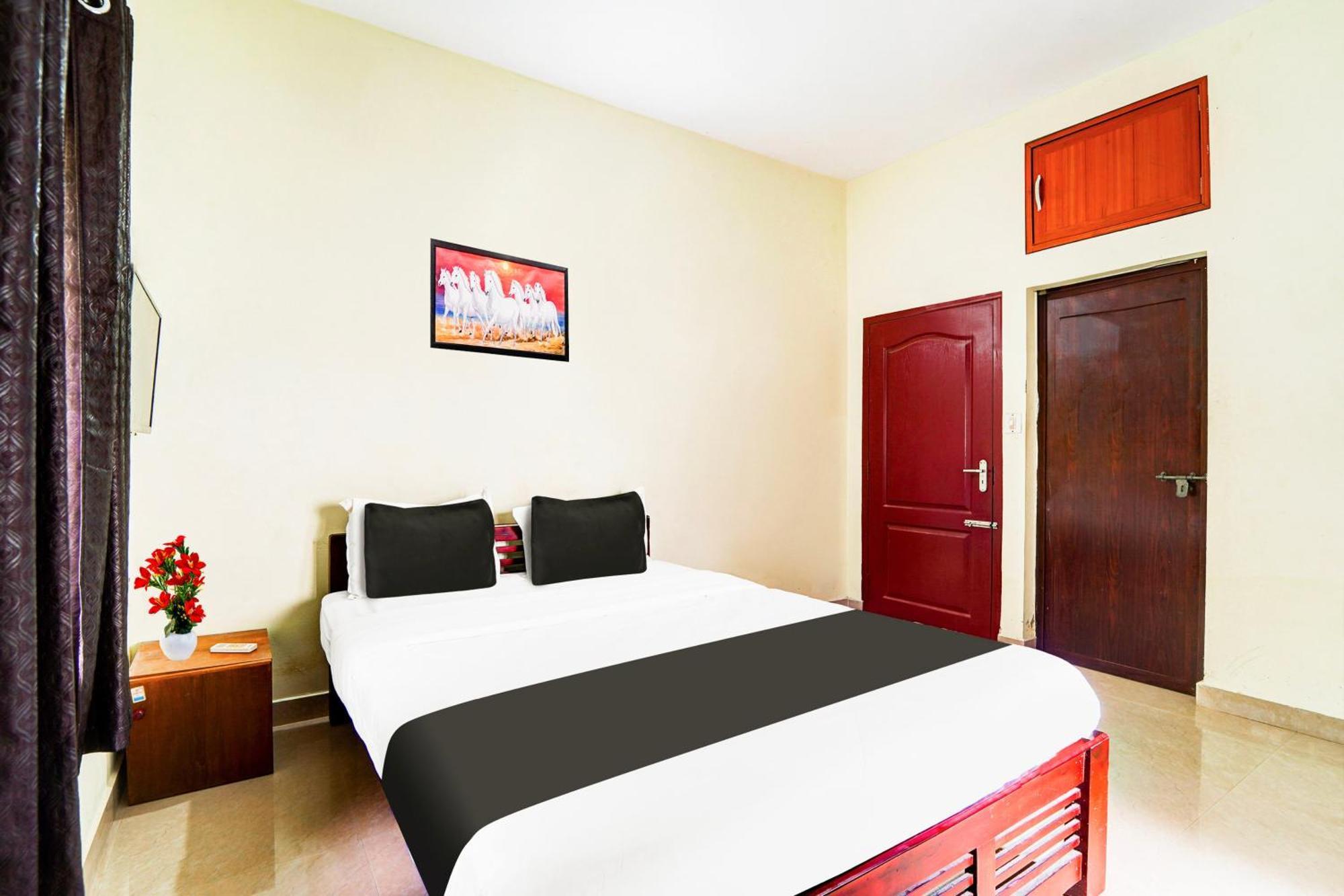 Super O Nettoor Near Lakeshore Hospital 3*