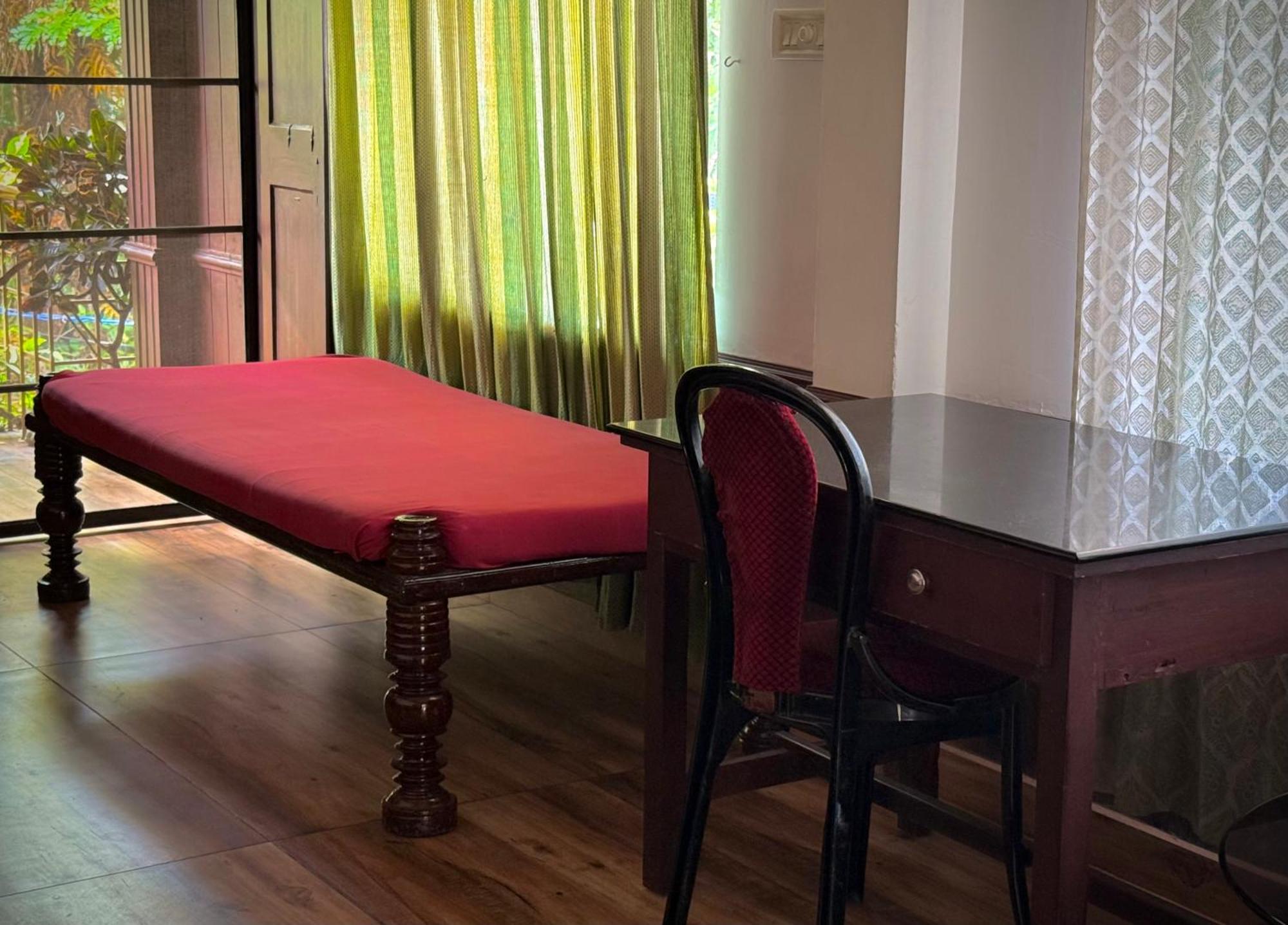 Reds Residency - Kochi