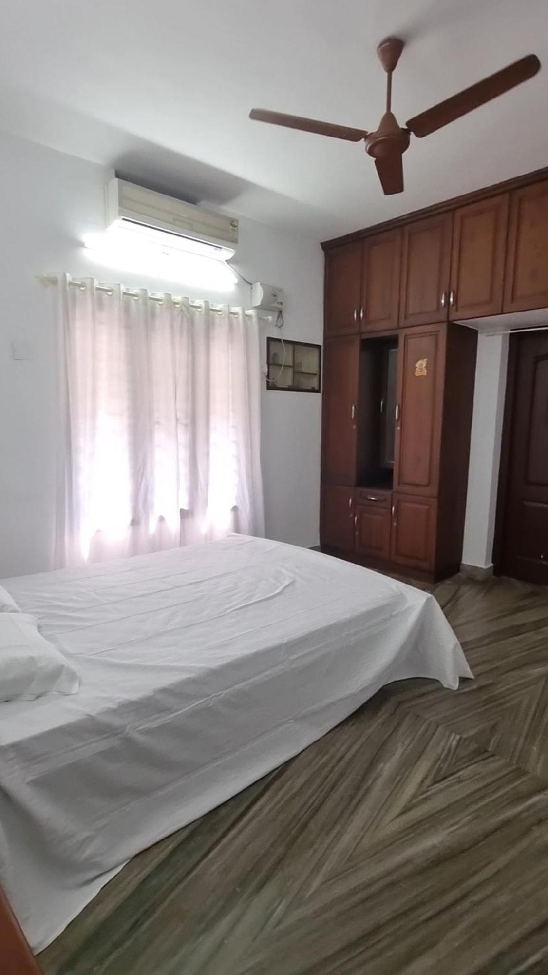 Spacious In Vytilla Villa