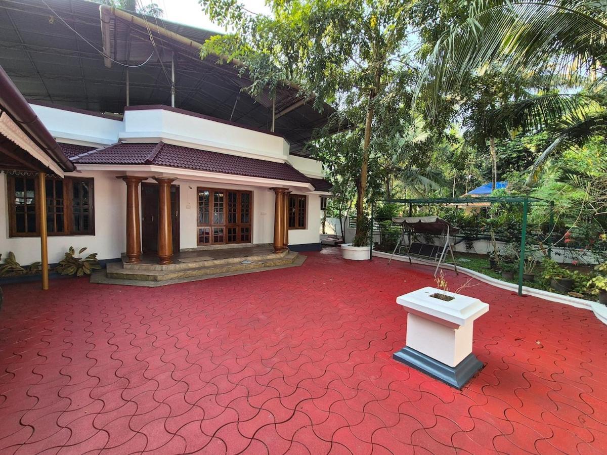 Spacious In Vytilla * Kochi