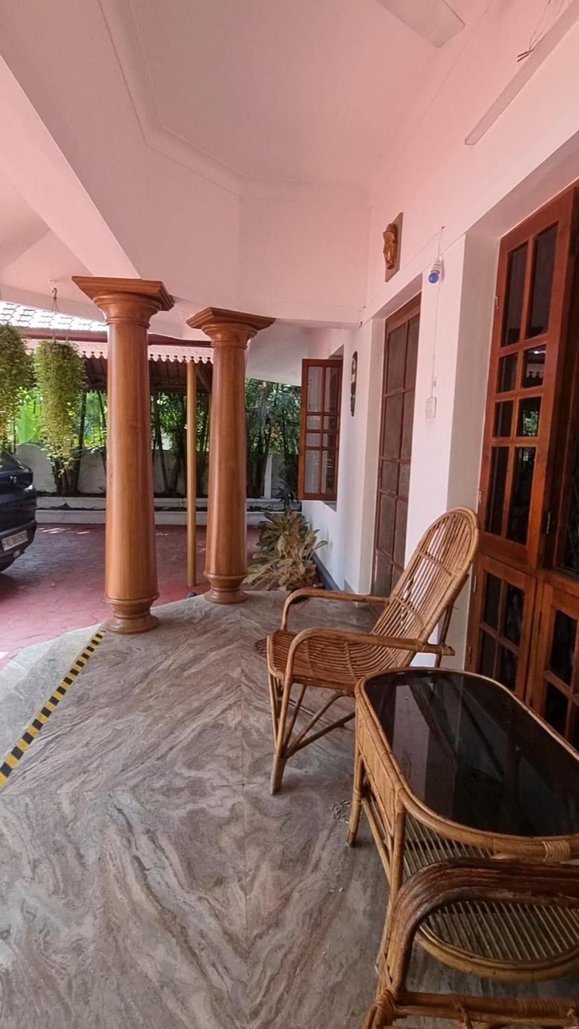 Spacious In Vytilla *