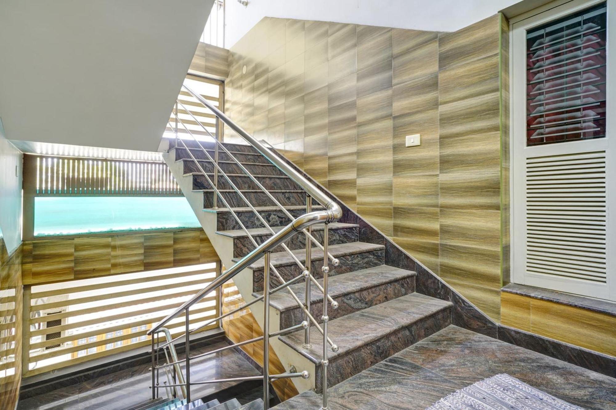 Hotel O High 5 Kochi