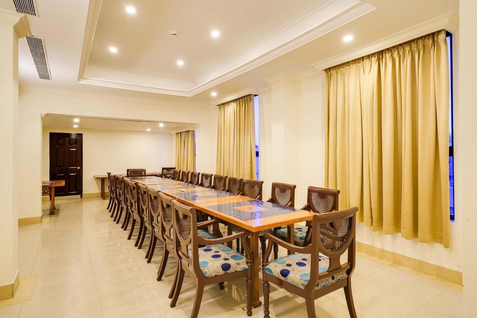 Hotel Palette Mg Road Ernakulam 3*