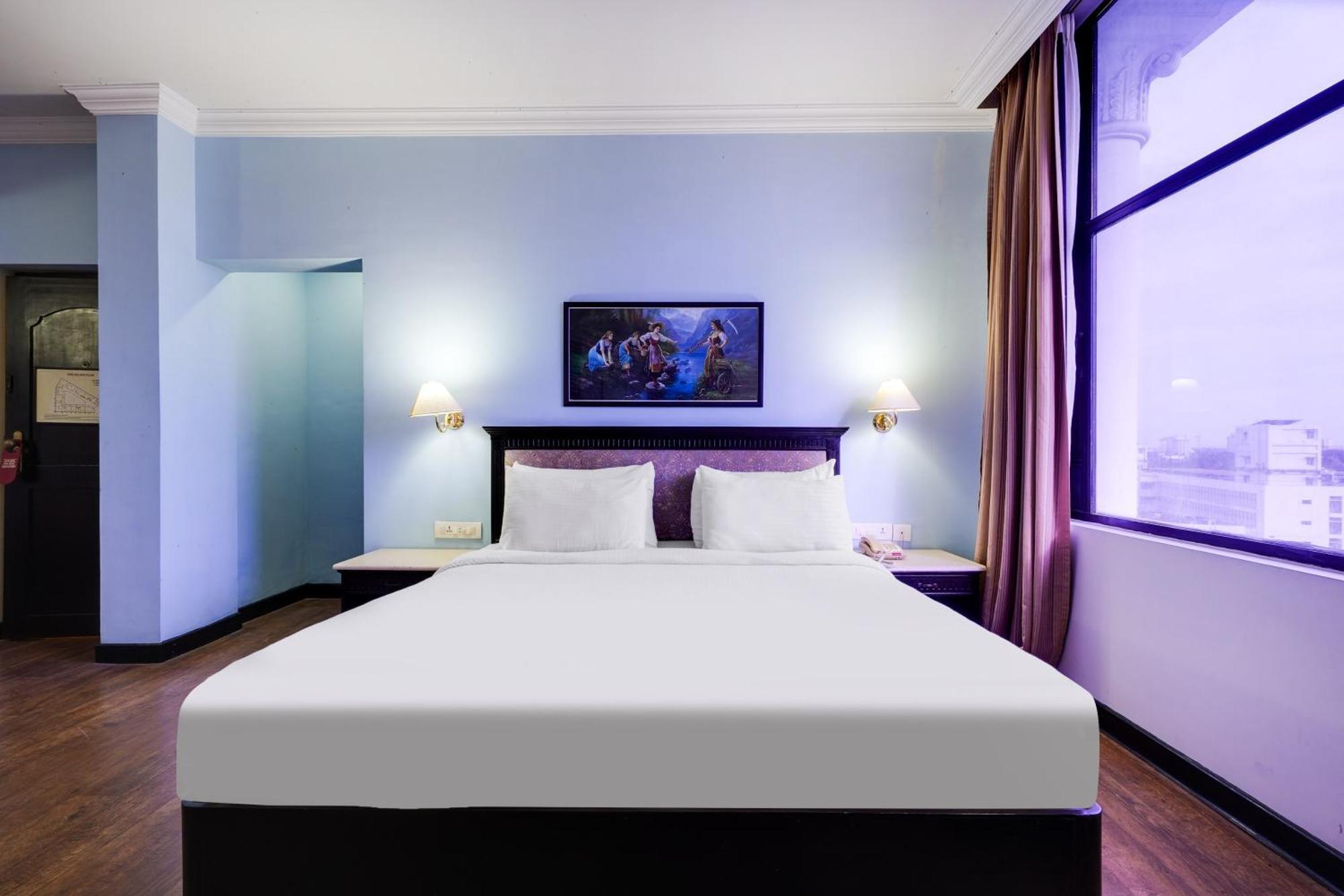 Palette Mg Road Ernakulam 3*
