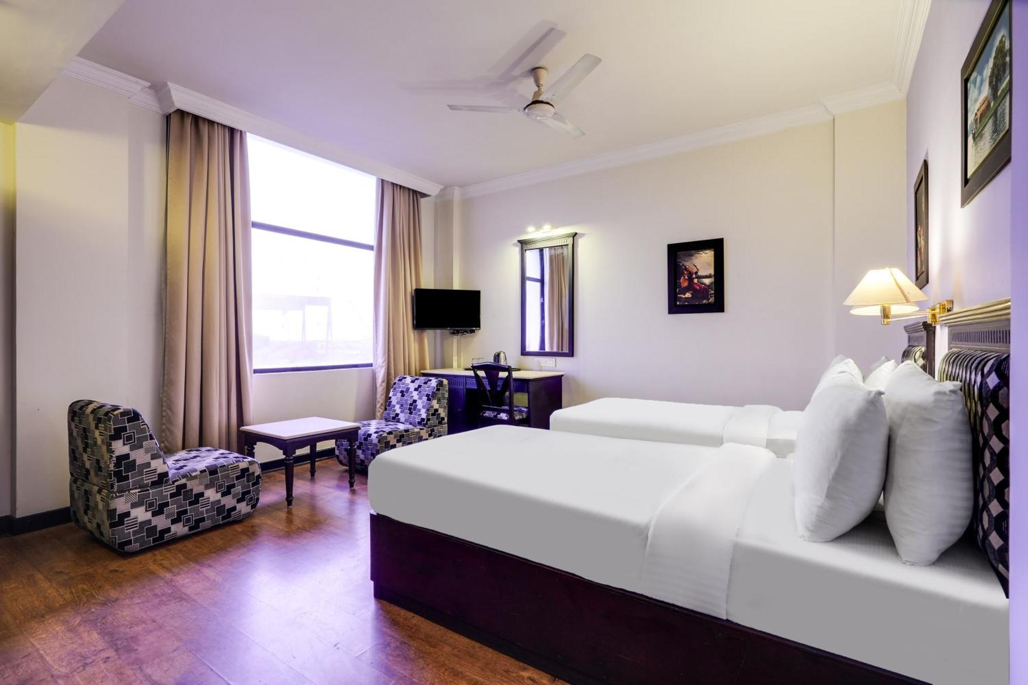 Palette Mg Road Ernakulam 3*