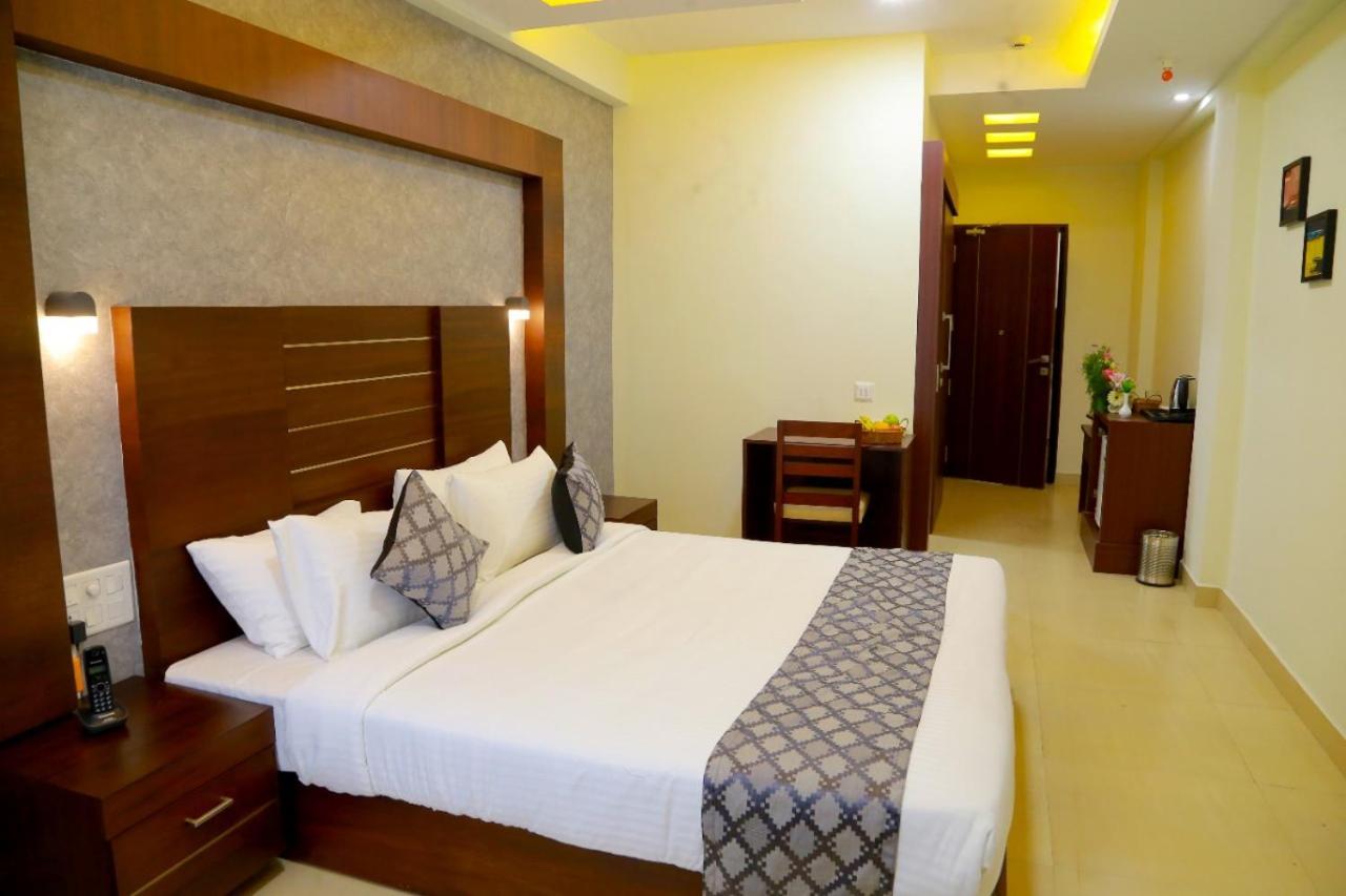 Club 99 Hotel