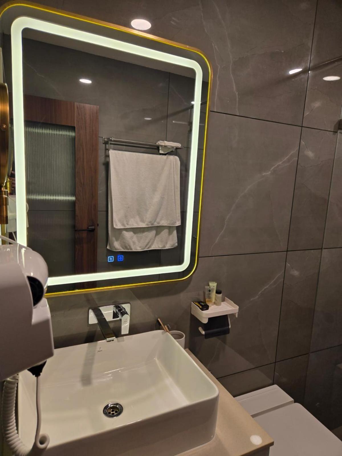 Hotel Moonbasa Boutique And Infopark , Kakkanad Kochi