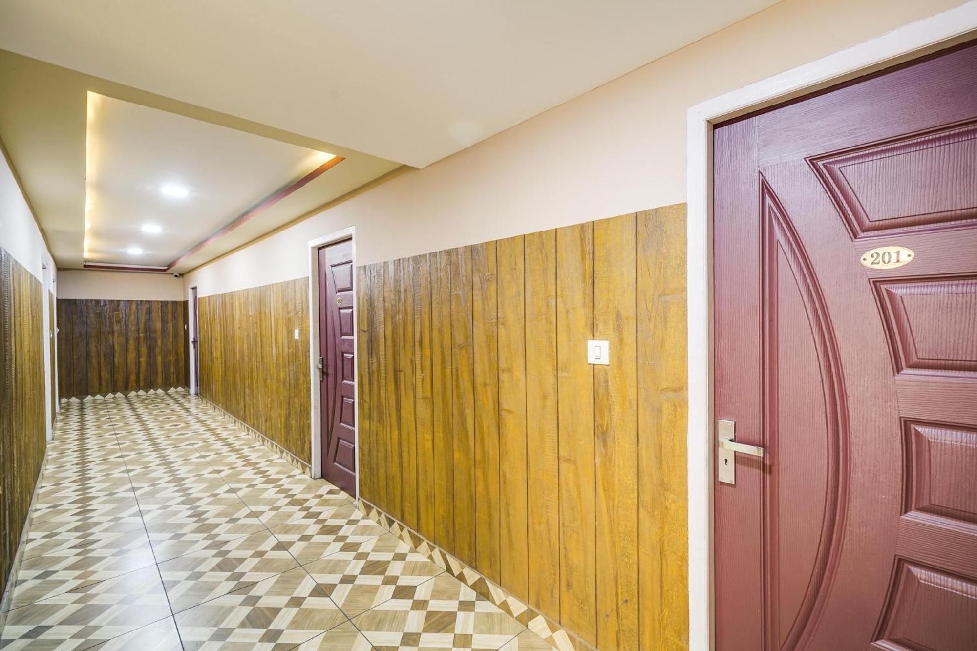 Buraimi Hotel *