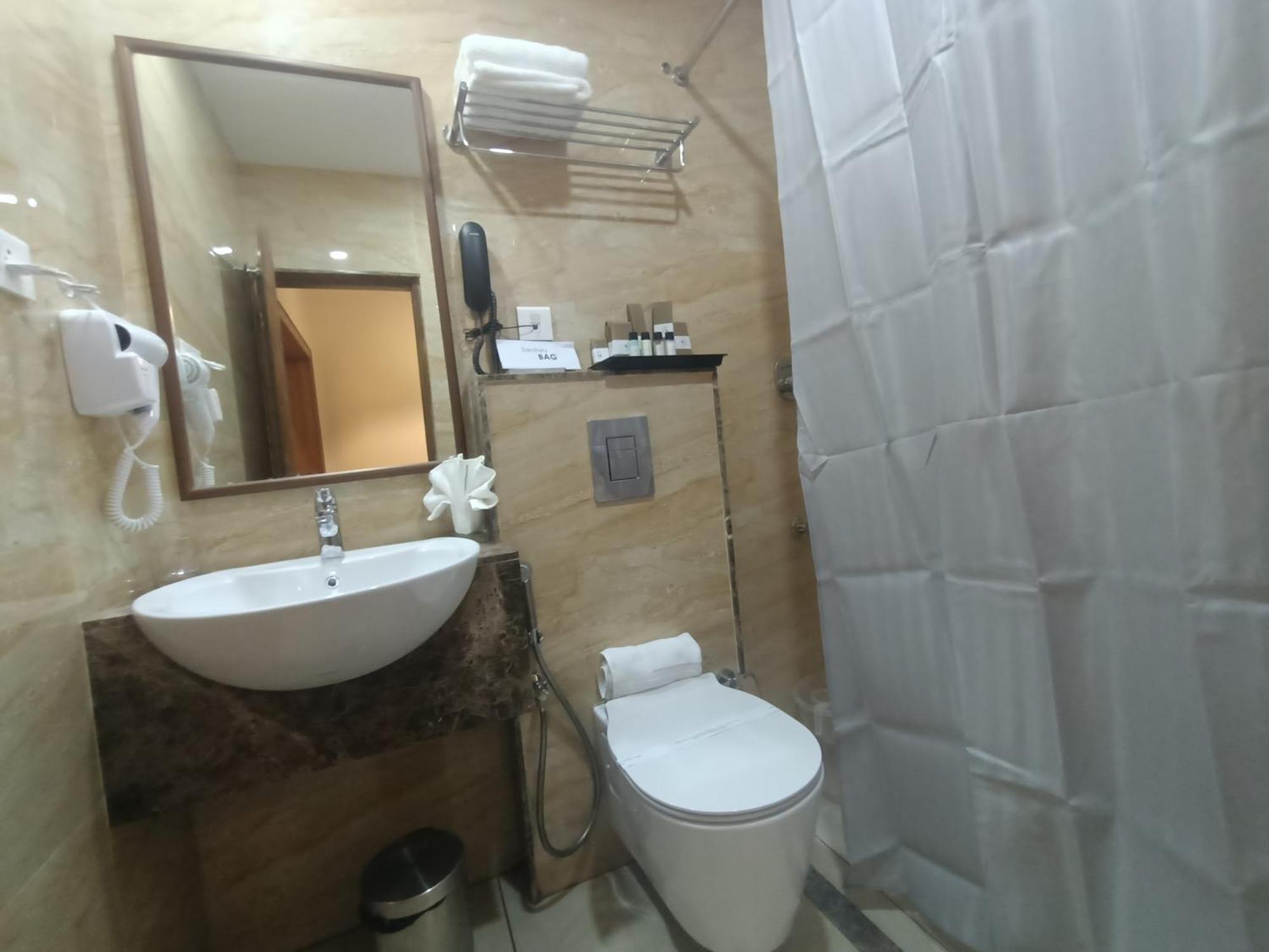 Hotel Seashell - Marine Drive 3*