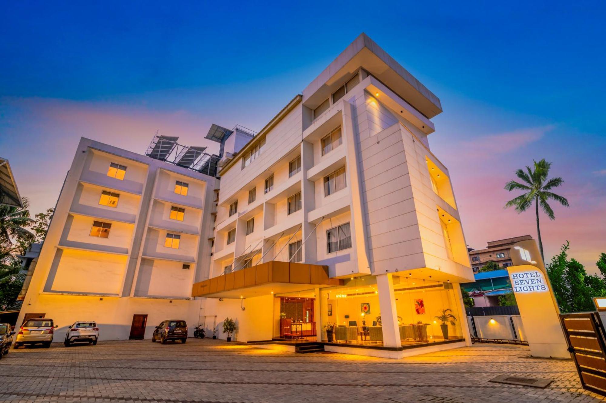 Hotel Seven Lights 4*