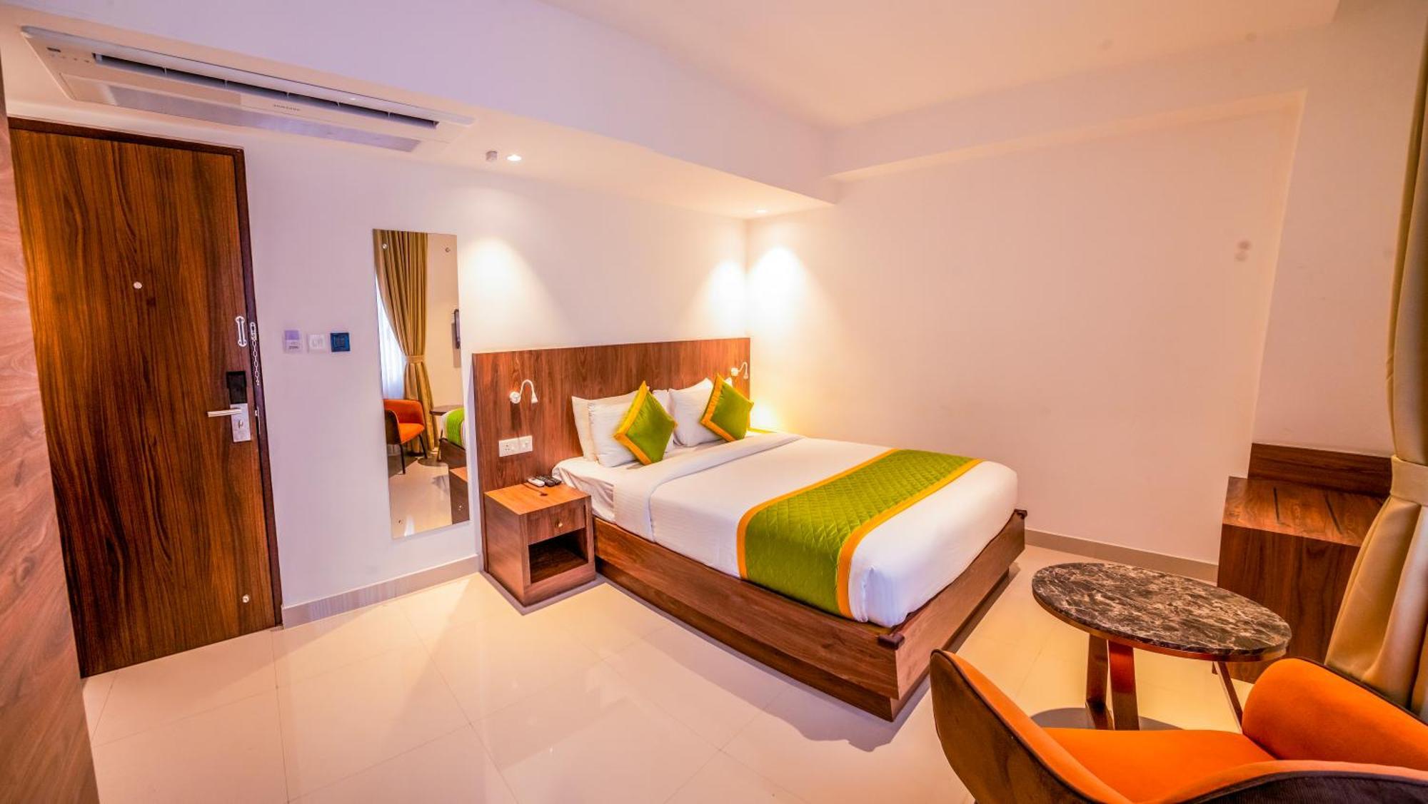 Seven Lights Hotel 4*