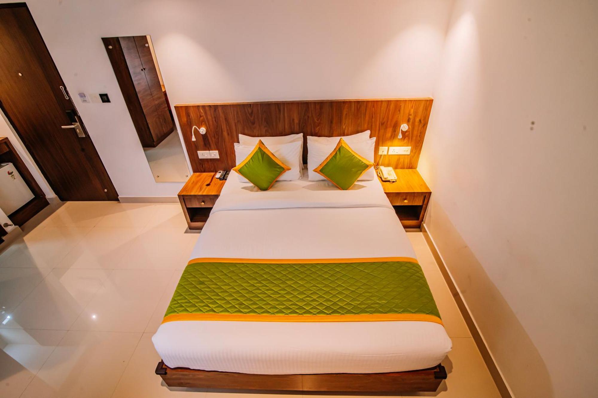 Hotel Seven Lights 4*