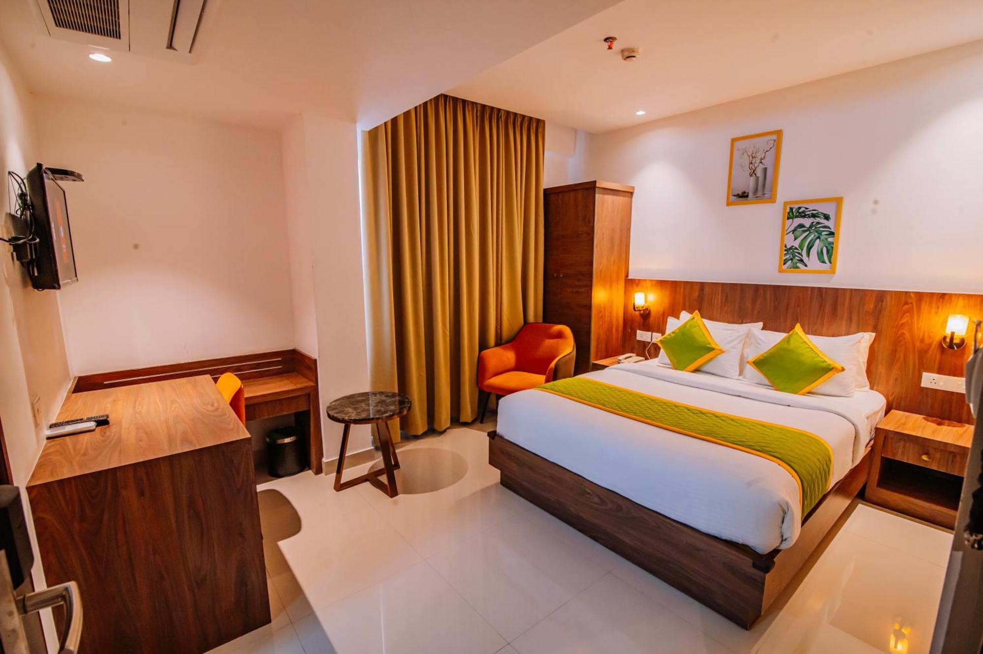 Seven Lights Hotel 4*