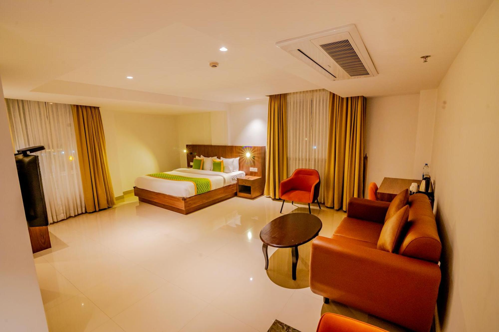 Hotel Seven Lights 4*