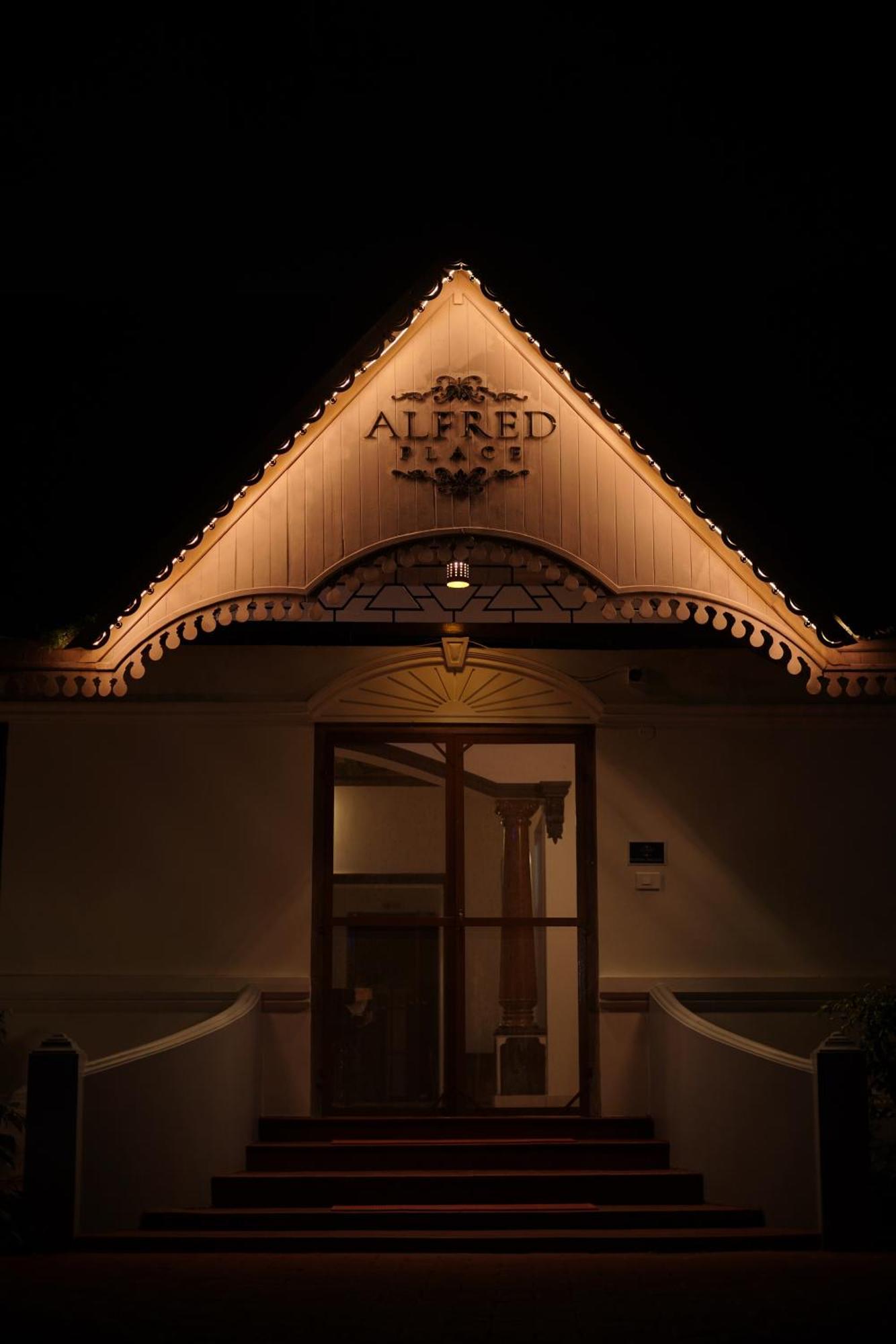 Alfred Place Hotel