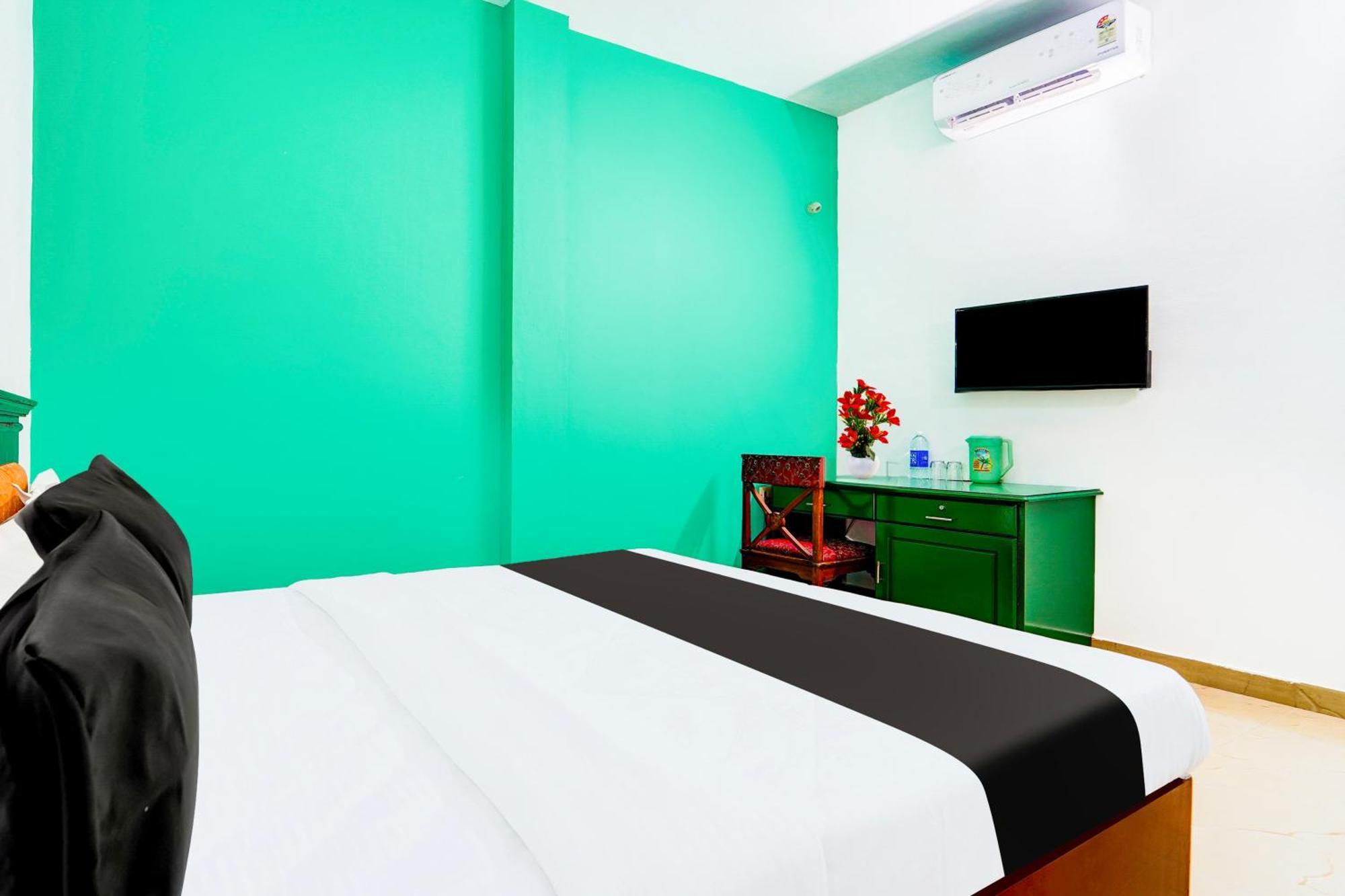 Hotel Super O Vennala Near Palarivattom Kochi