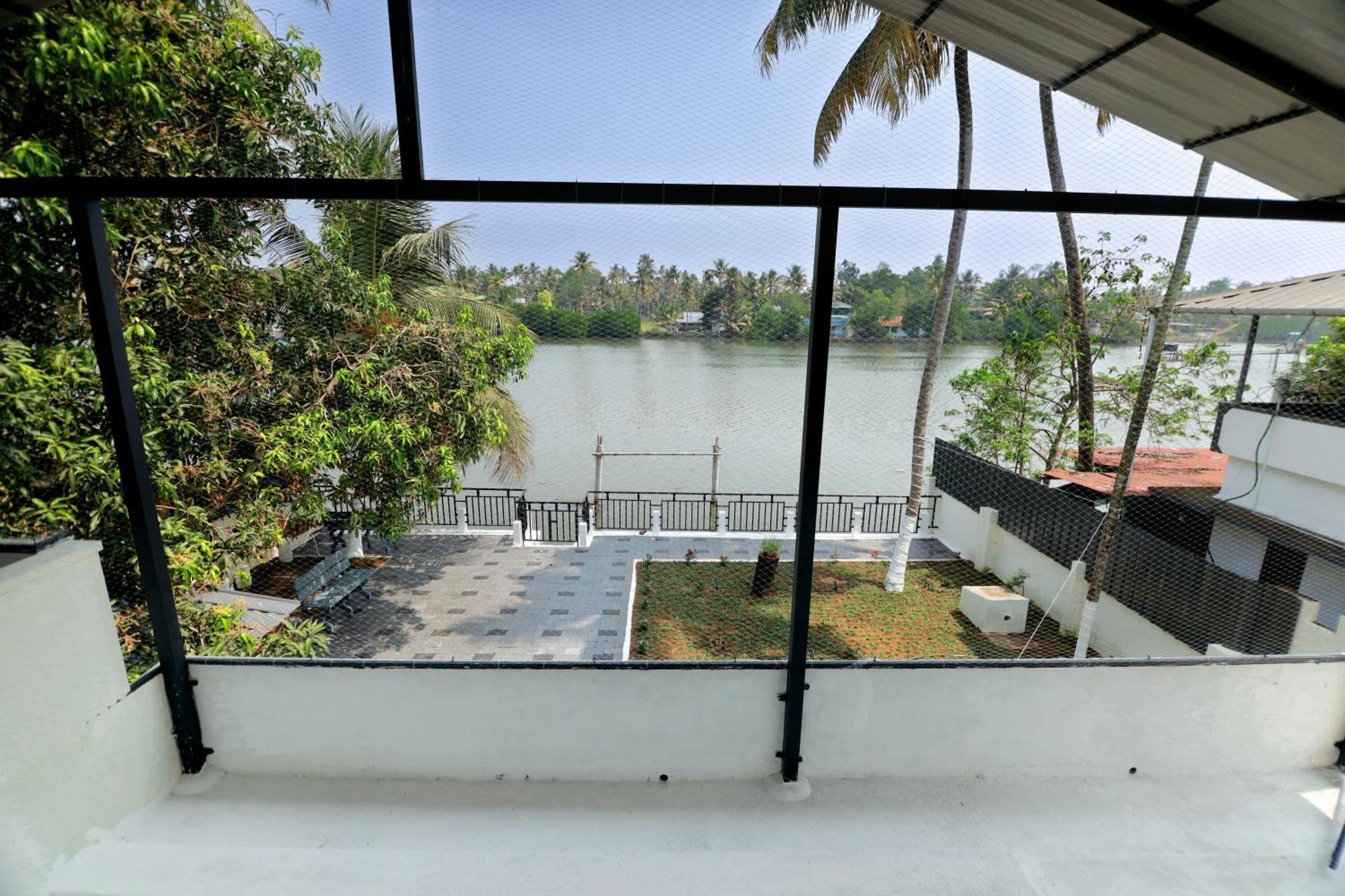 Villa Joe's Riverfront Kochi