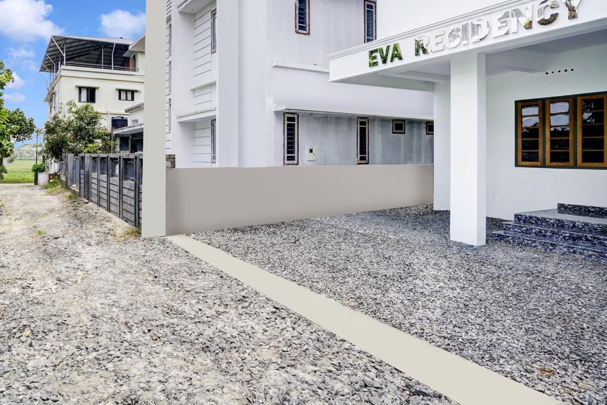 Hotel Super O Eva Residency