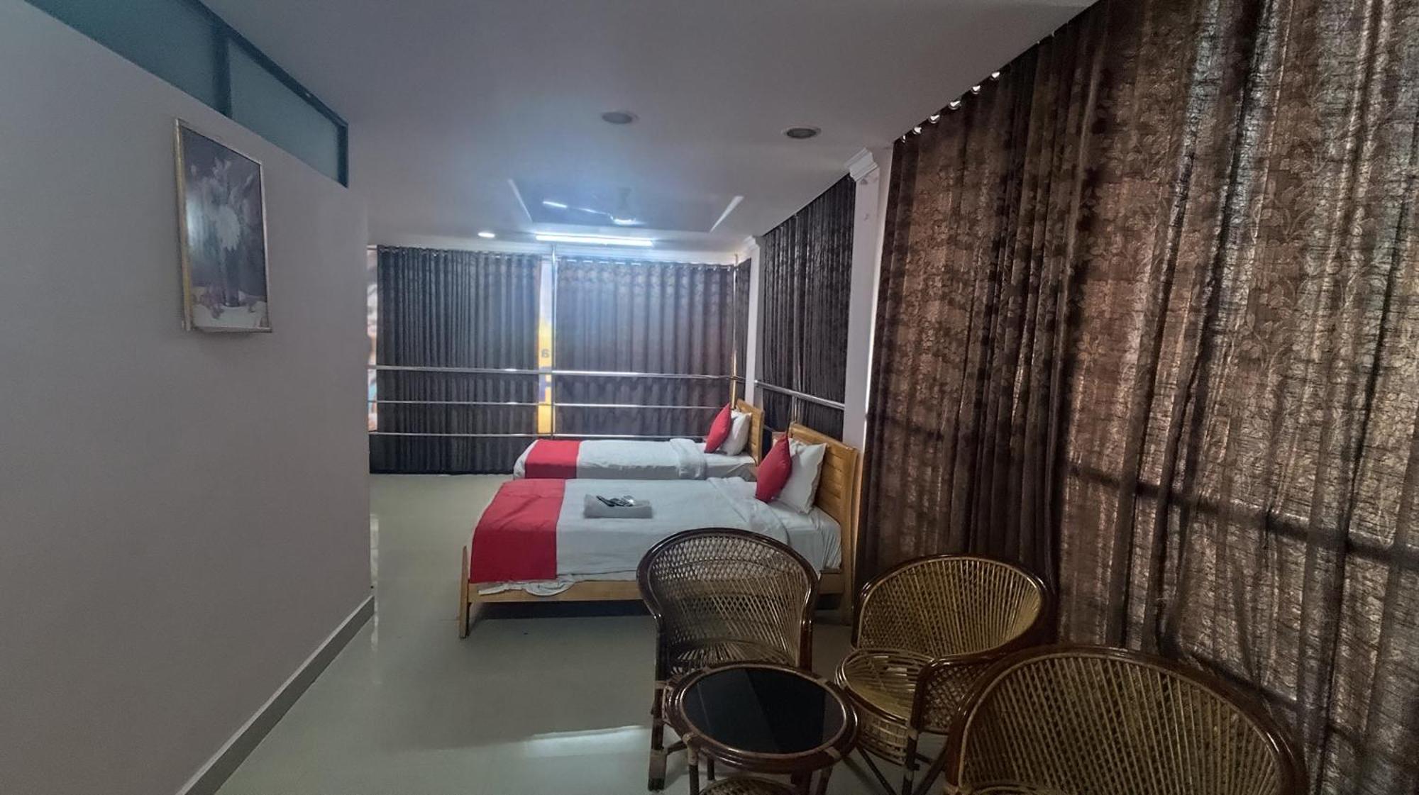 Hotel Tri-star Regency *
