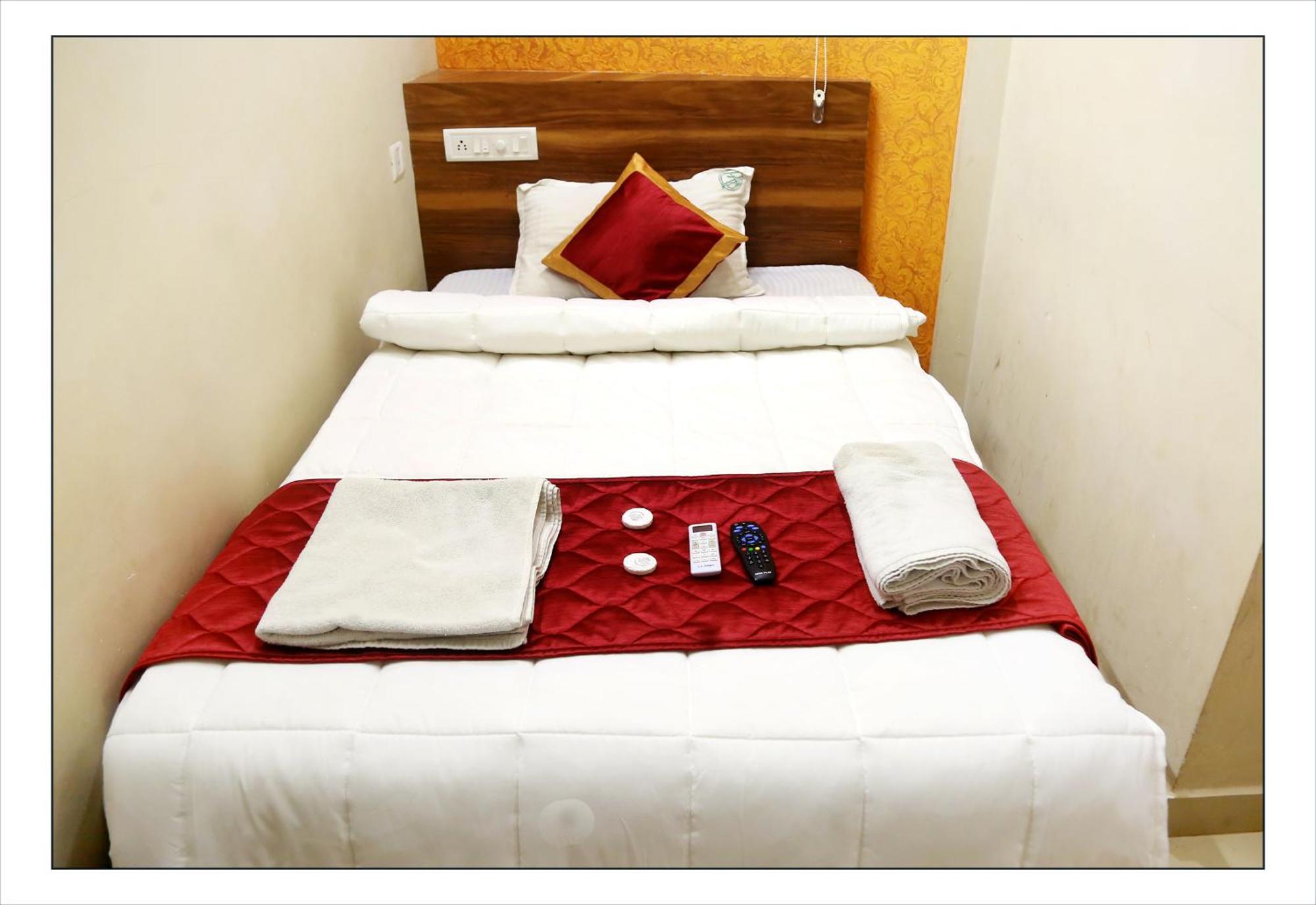 New Aliyans & Restaurant Kochi