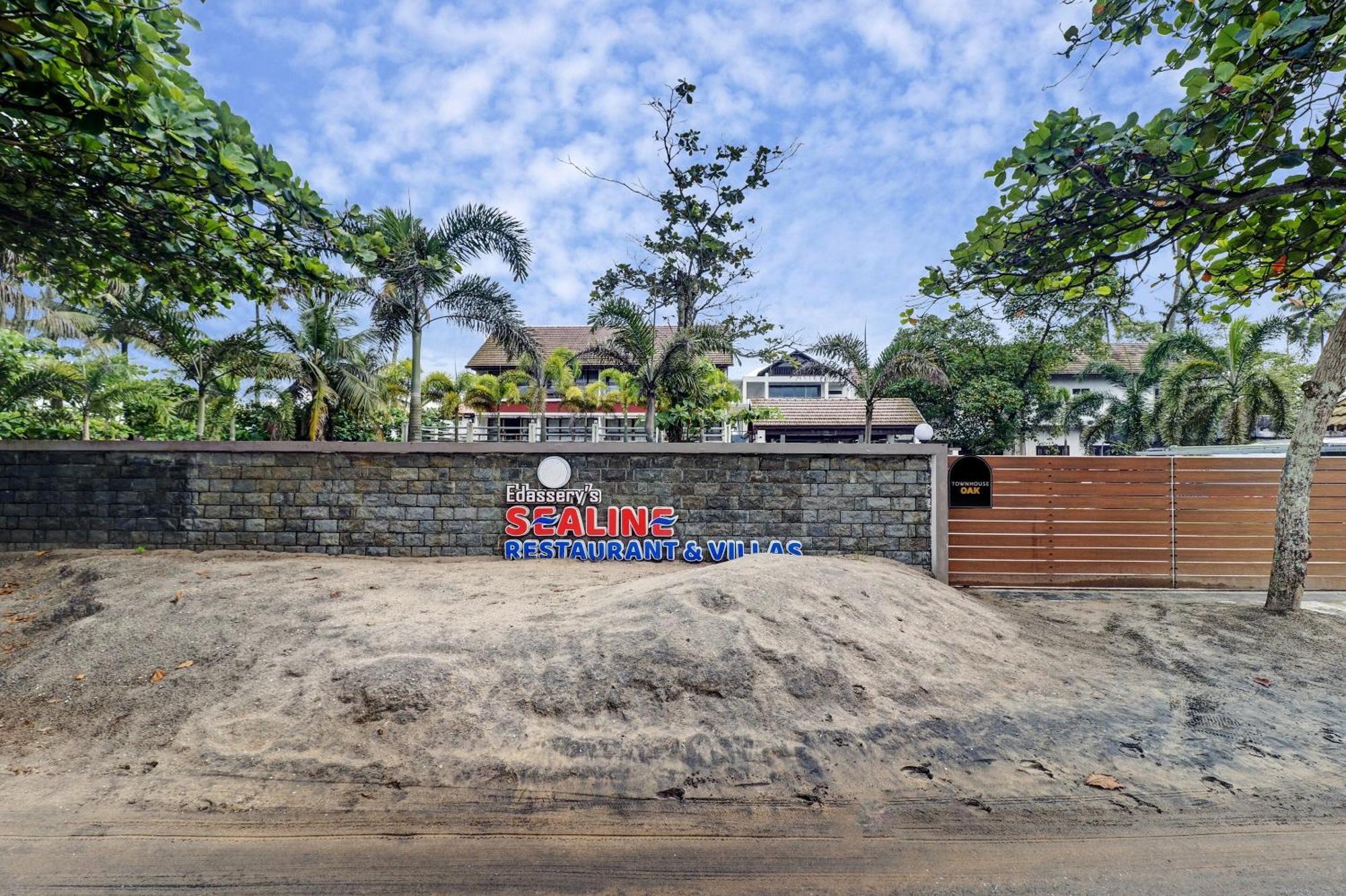 Townhouse Oak Edassery's Sealine Hotel Kochi