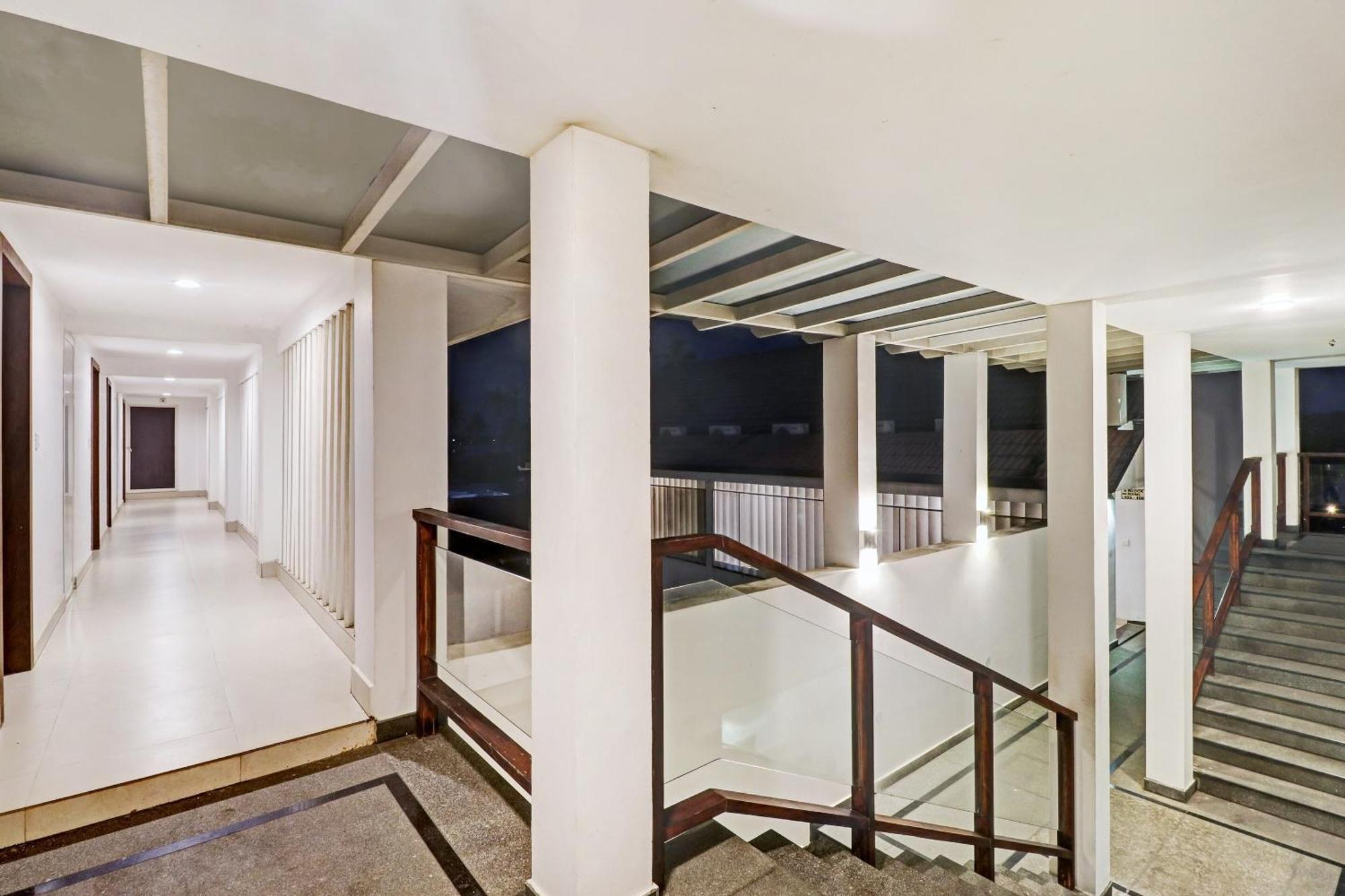 Hotel Townhouse Oak Edassery's Sealine