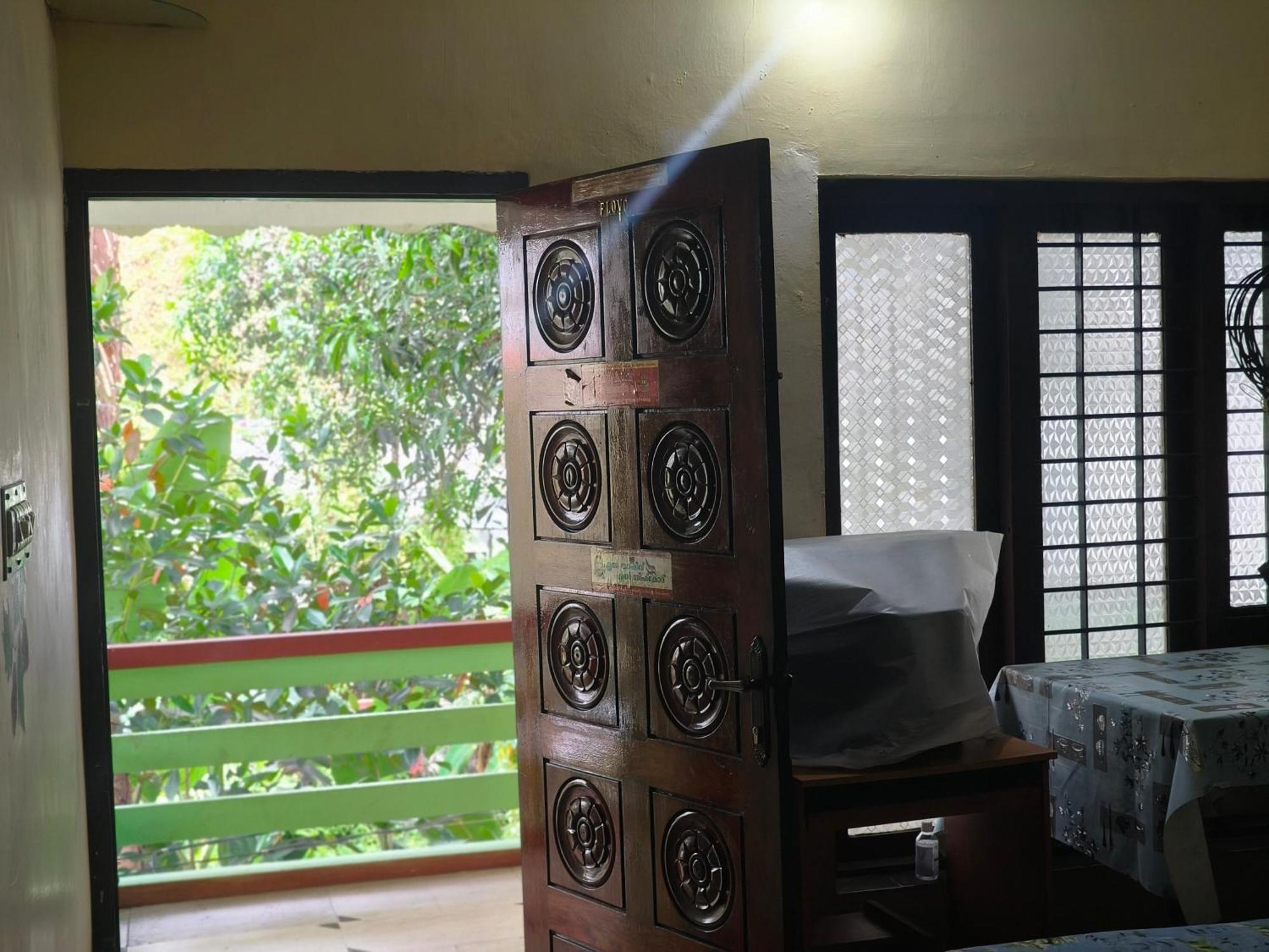 Roza Aparts Apartment Kochi