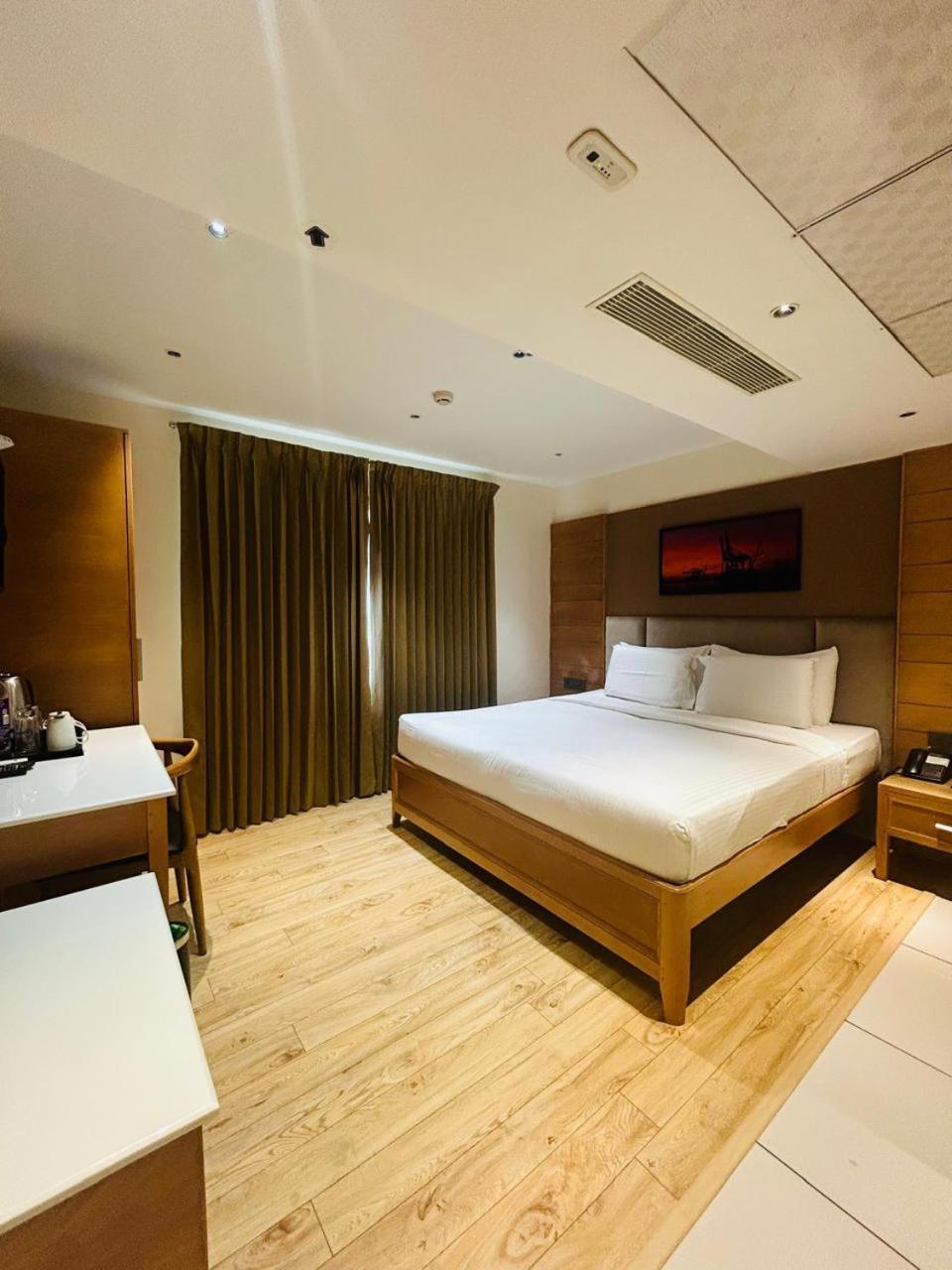 Townbridge & Hotel *