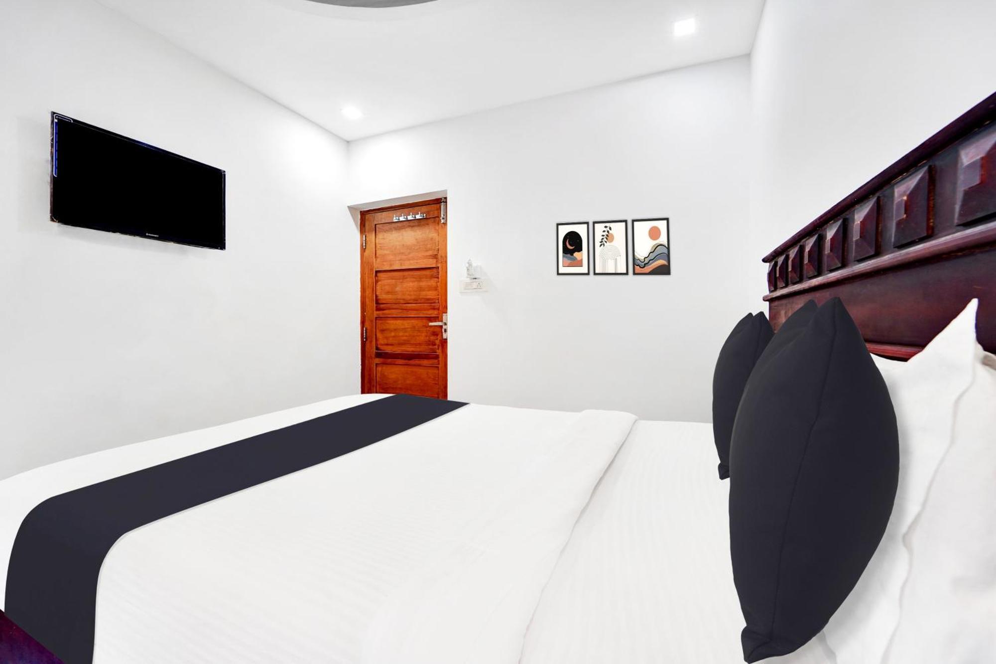 Super O Ernakulam Near North Railway Station * Kochi